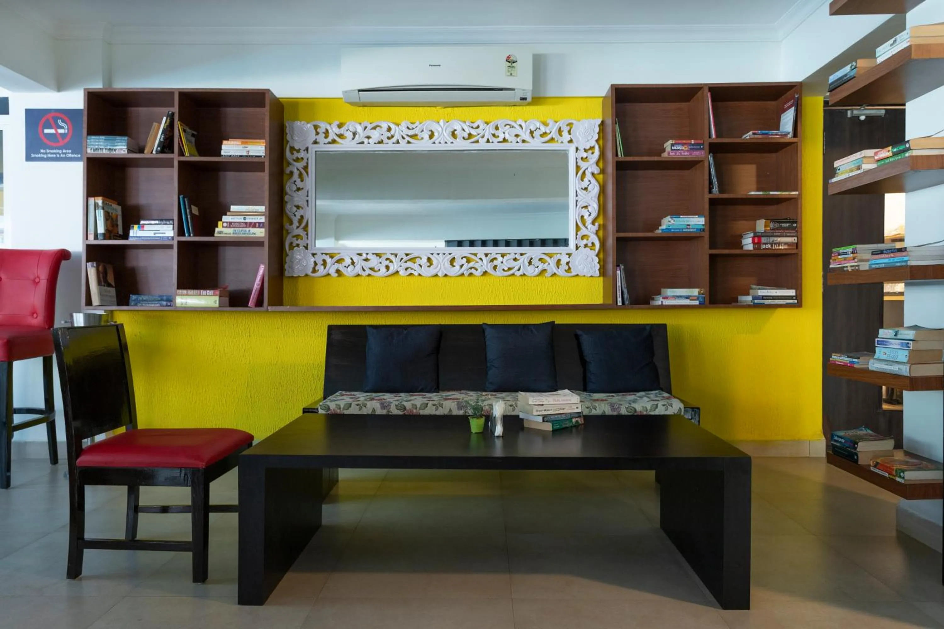 Seating area in Arotel Rooms & Suites Calangute