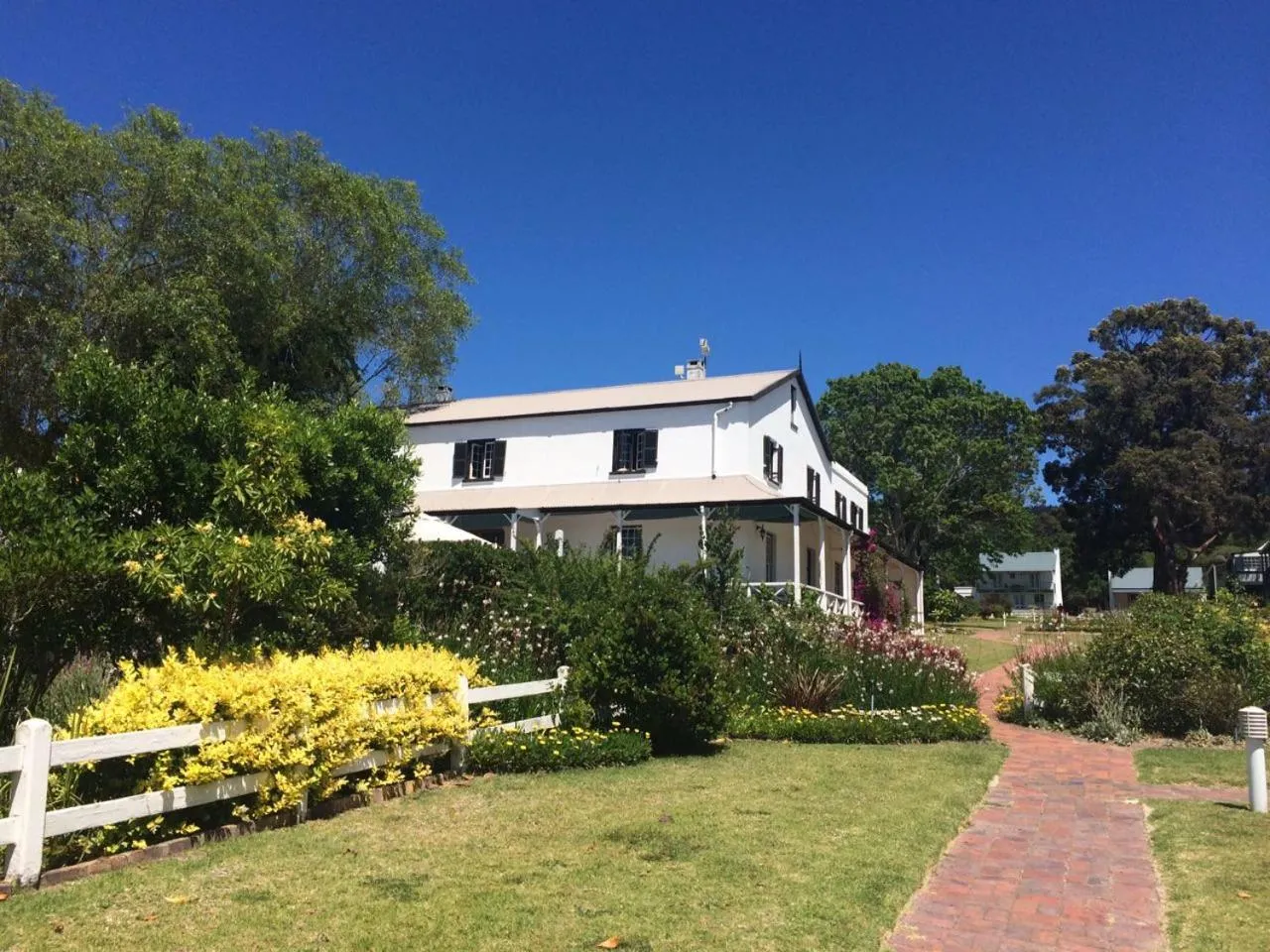 Property building in Belvidere Manor Lagoonside Cottages