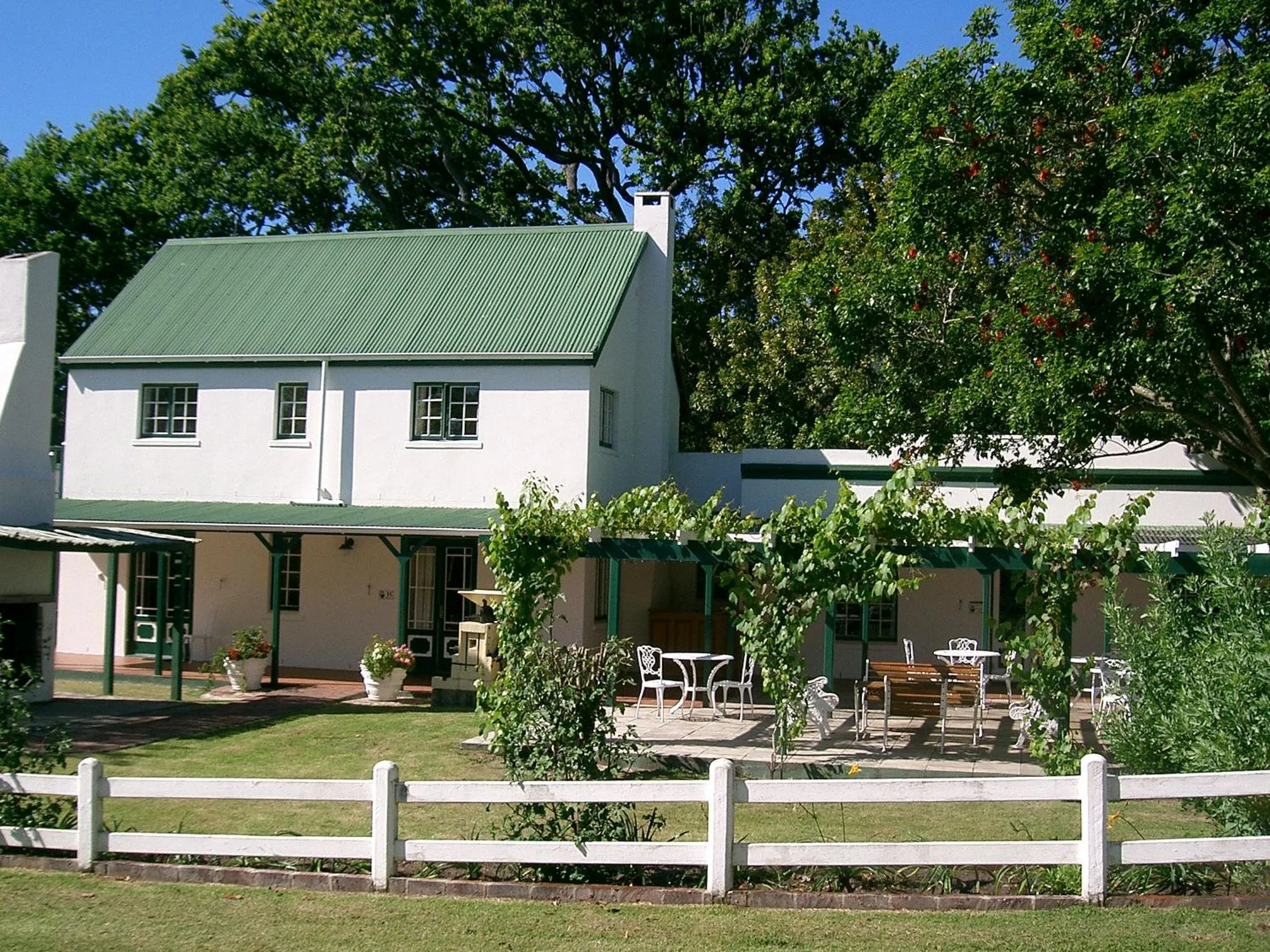 Property building in Belvidere Manor Lagoonside Cottages
