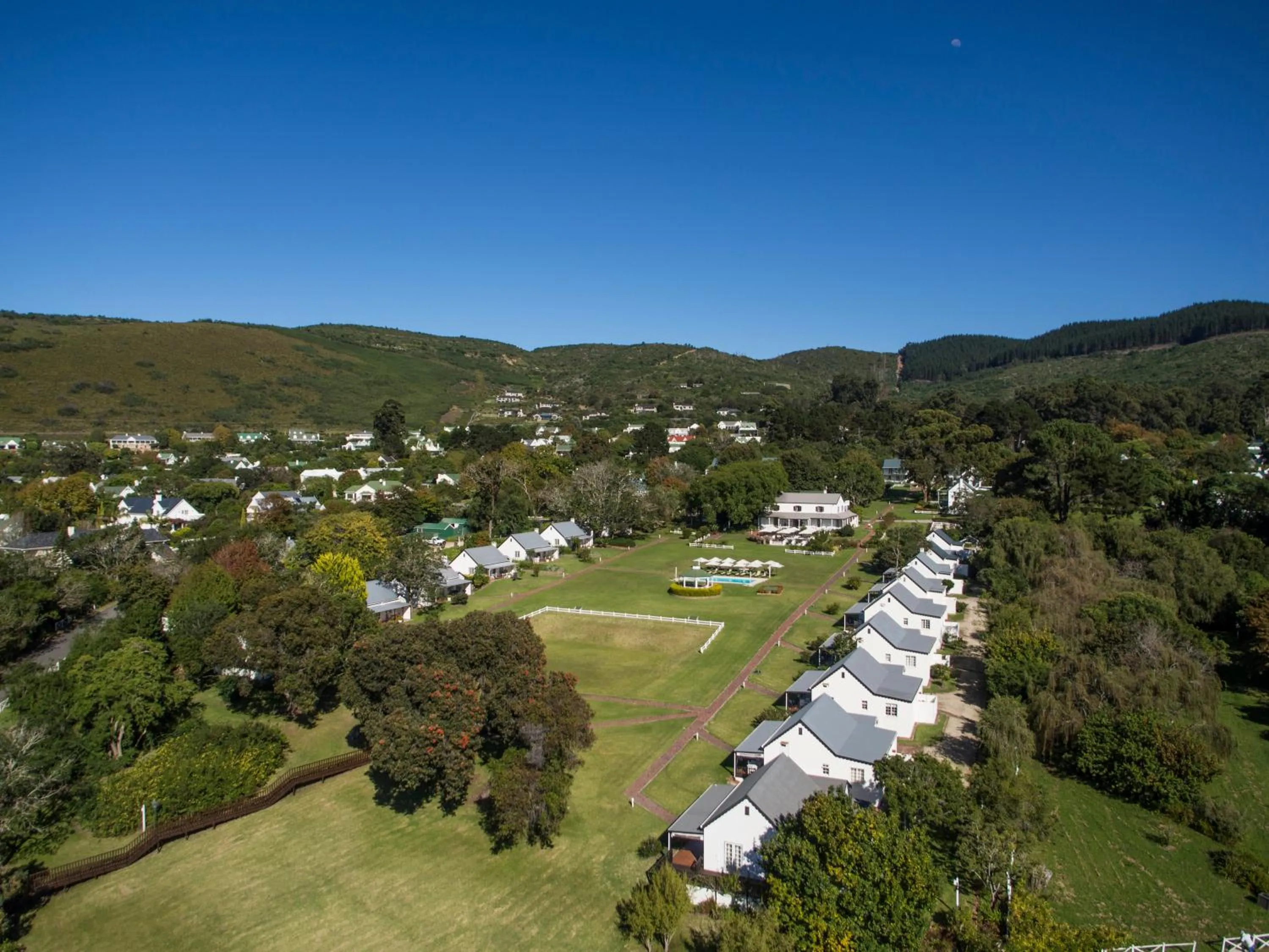 Property building in Belvidere Manor Lagoonside Cottages