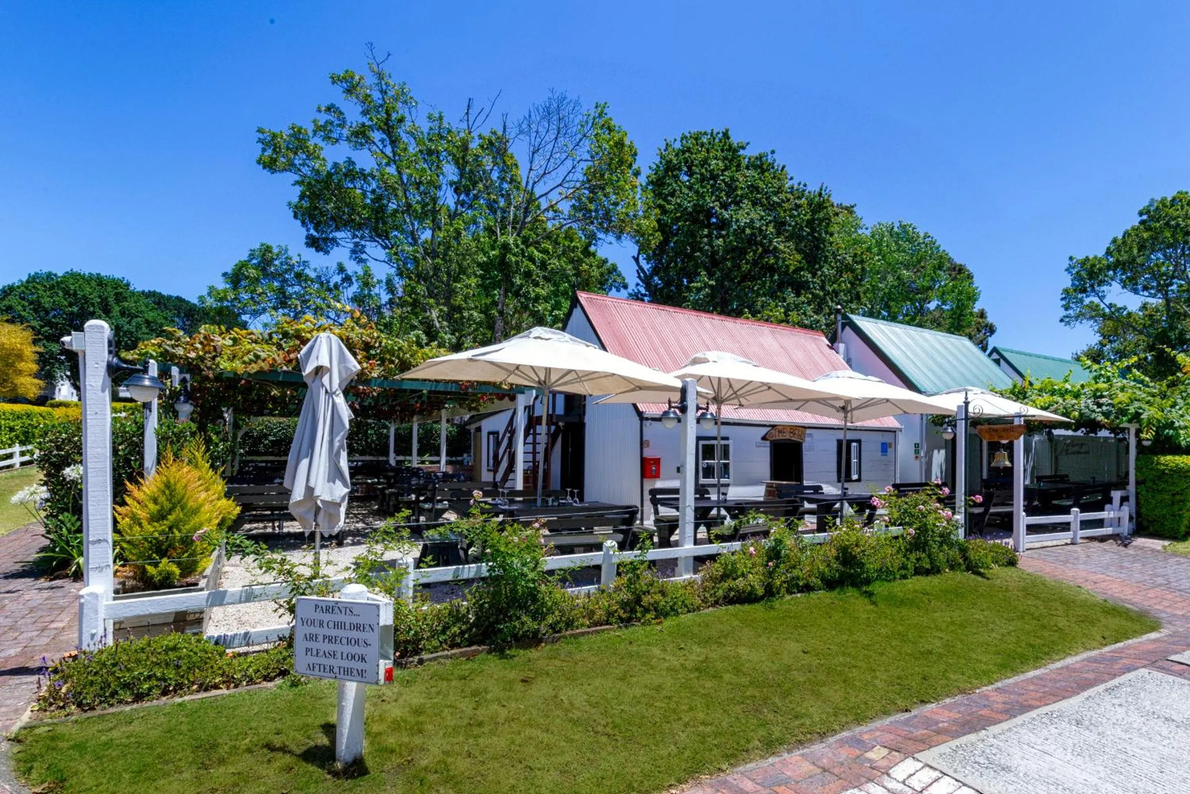 Property building in Belvidere Manor Lagoonside Cottages