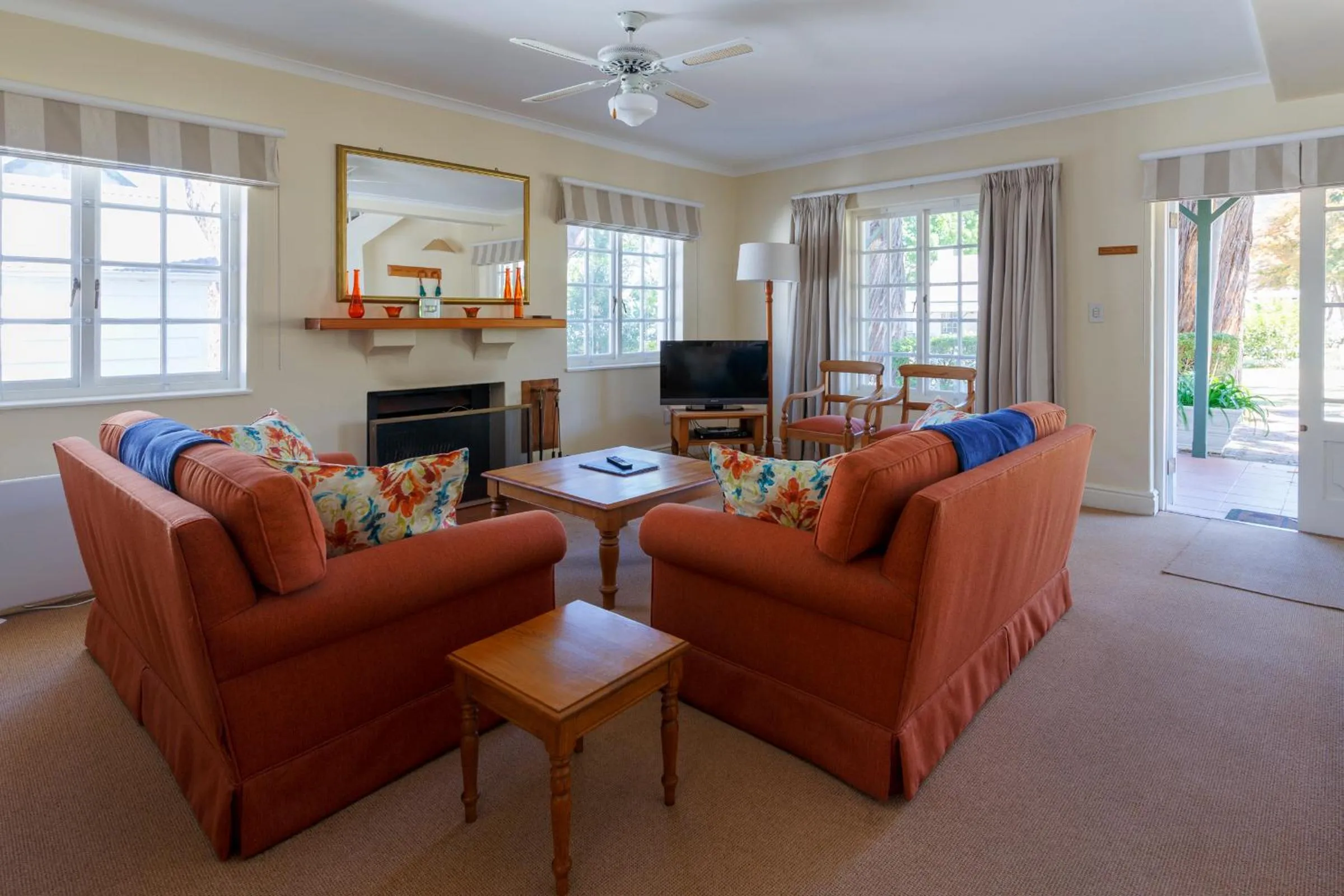Dining area in Belvidere Manor Lagoonside Cottages