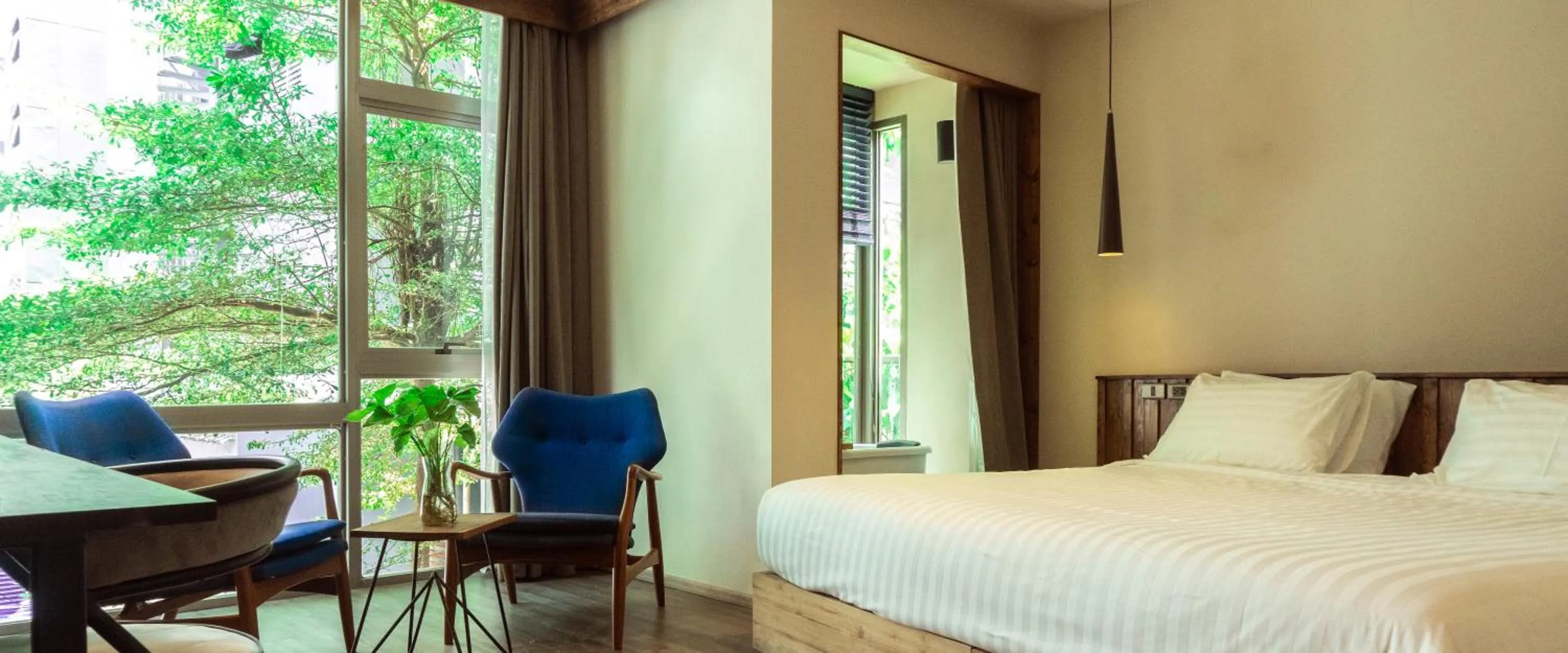 Photo of the whole room, Bed in Tints of Blue Hotel