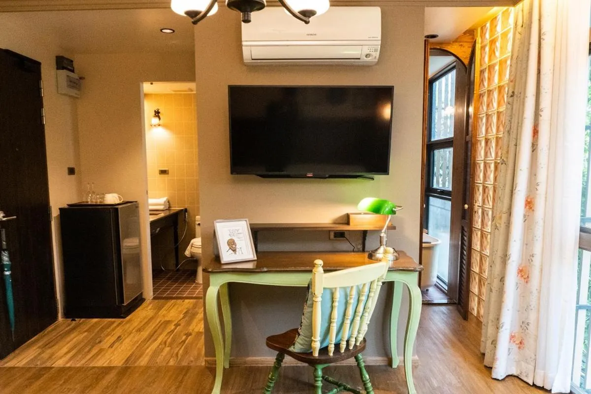 TV and multimedia in Tints of Blue Hotel