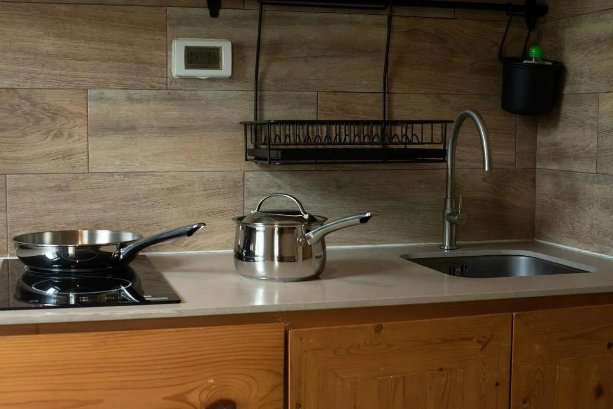 Kitchen or kitchenette in Tints of Blue Hotel