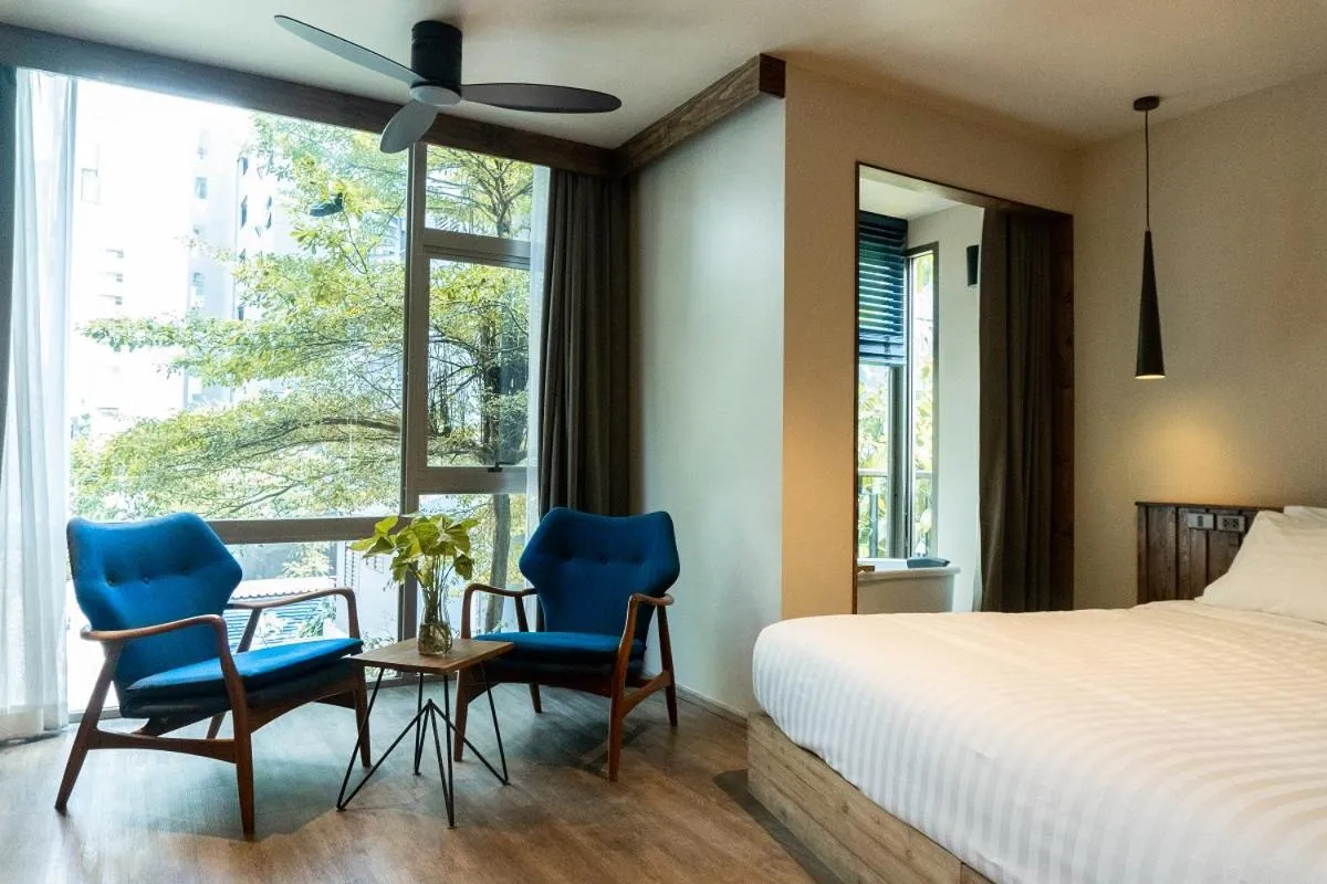 Seating area, Bed in Tints of Blue Hotel