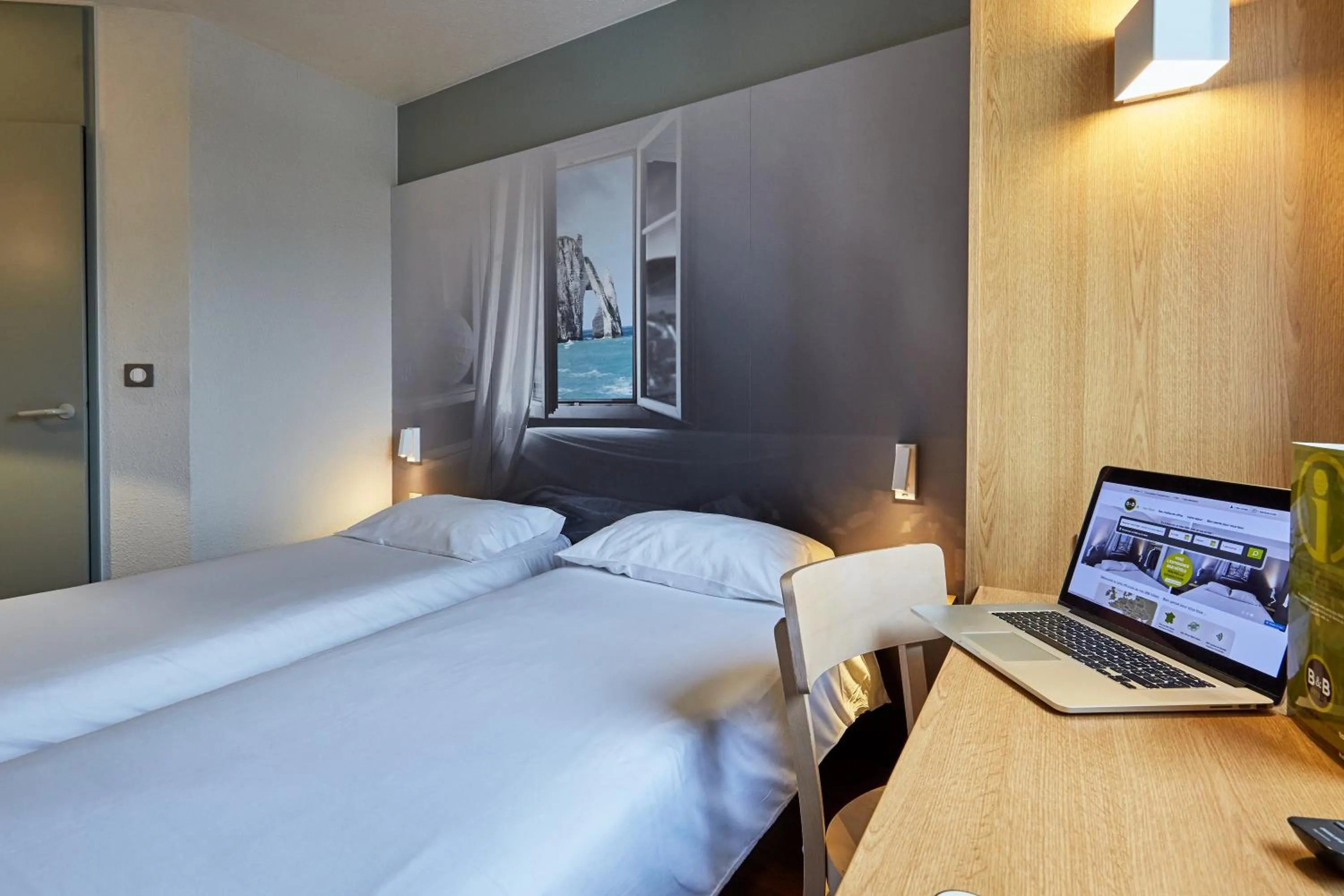 Bedroom, Bed in B&B HOTEL Le Havre Harfleur 2