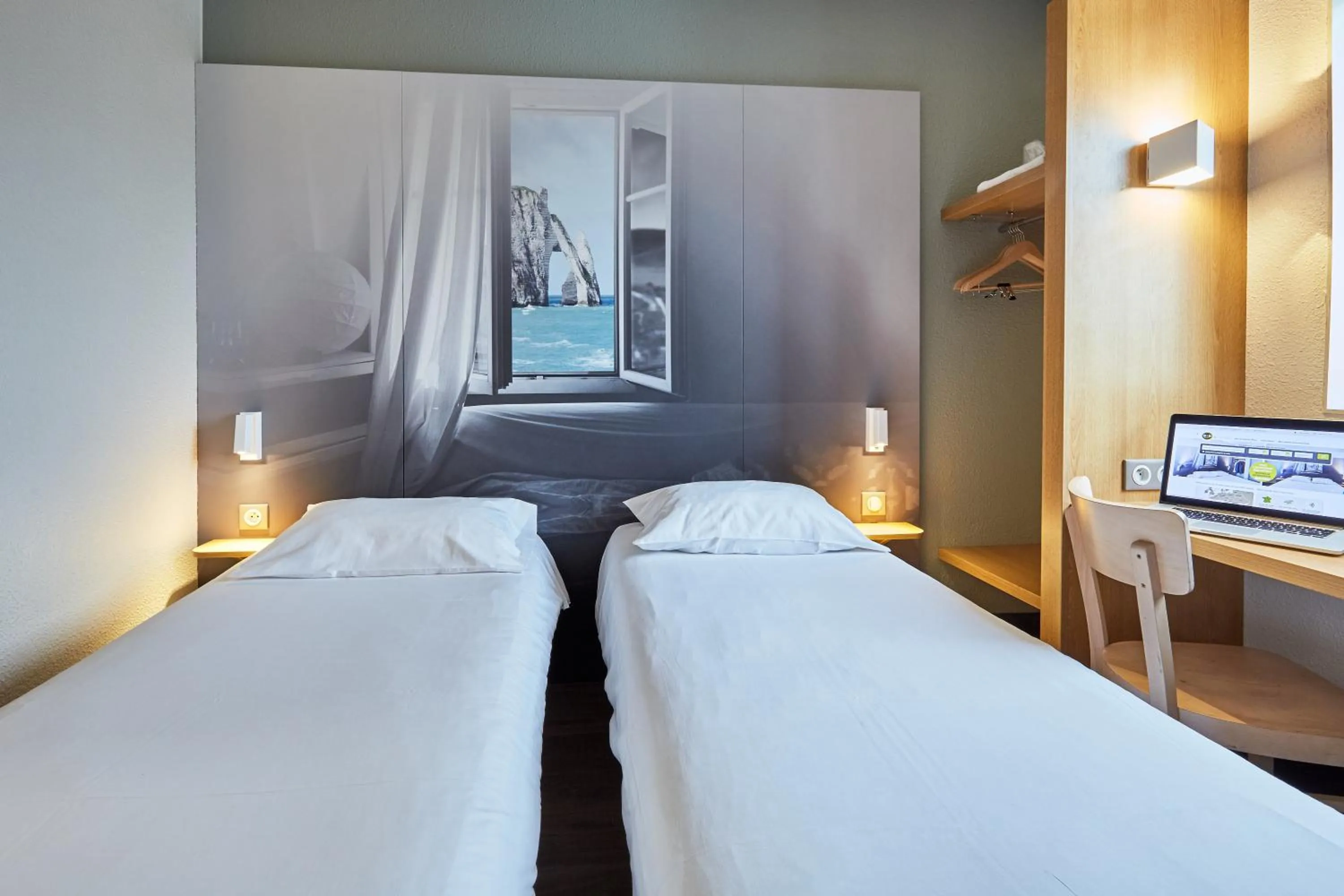 Bedroom, Bed in B&B HOTEL Le Havre Harfleur 2