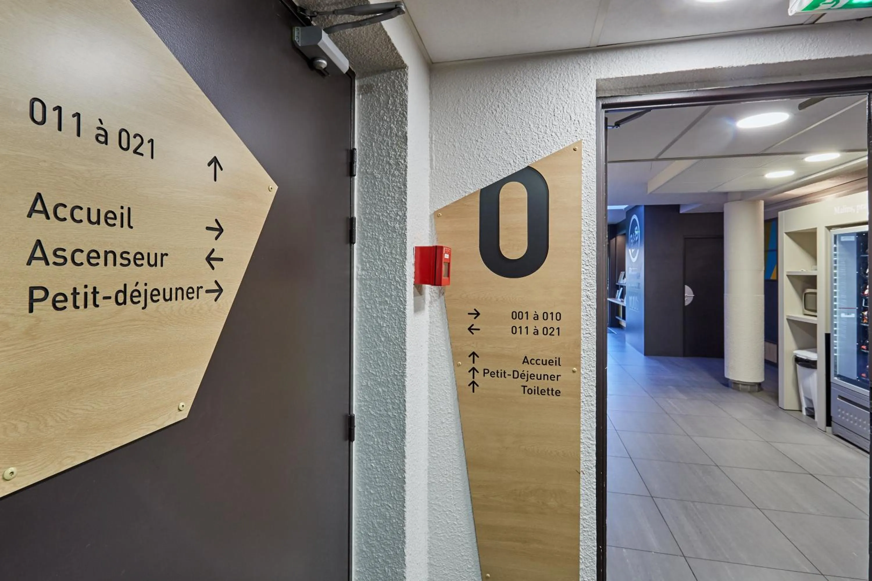 Decorative detail in B&B HOTEL Le Havre Harfleur 2