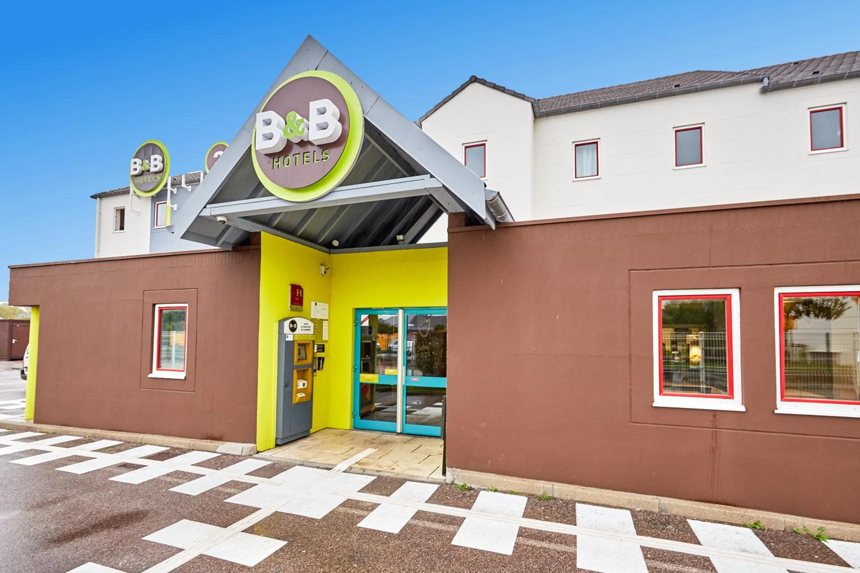 Facade/entrance in B&B HOTEL Le Havre Harfleur 2