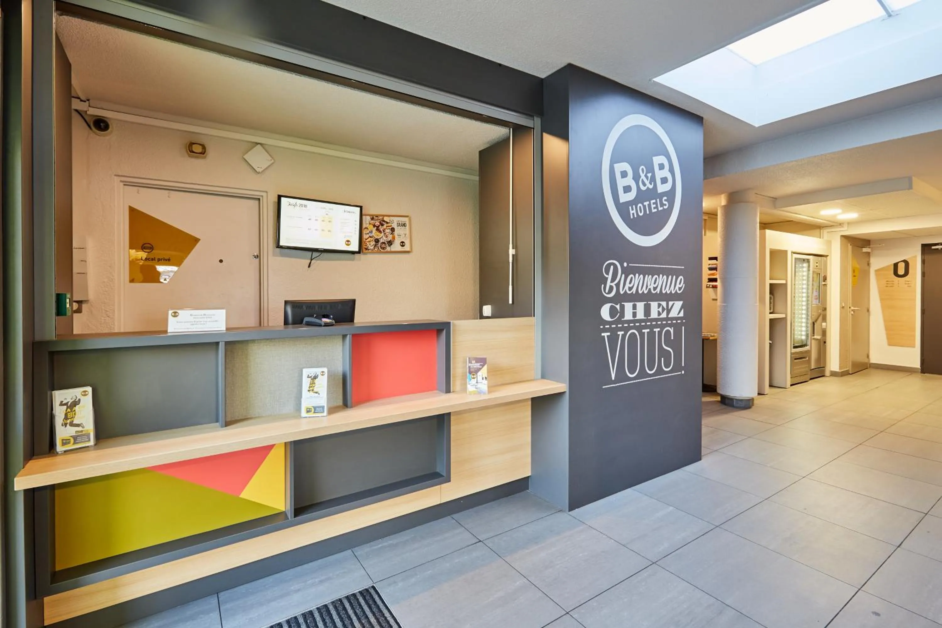 Lobby or reception in B&B HOTEL Le Havre Harfleur 2