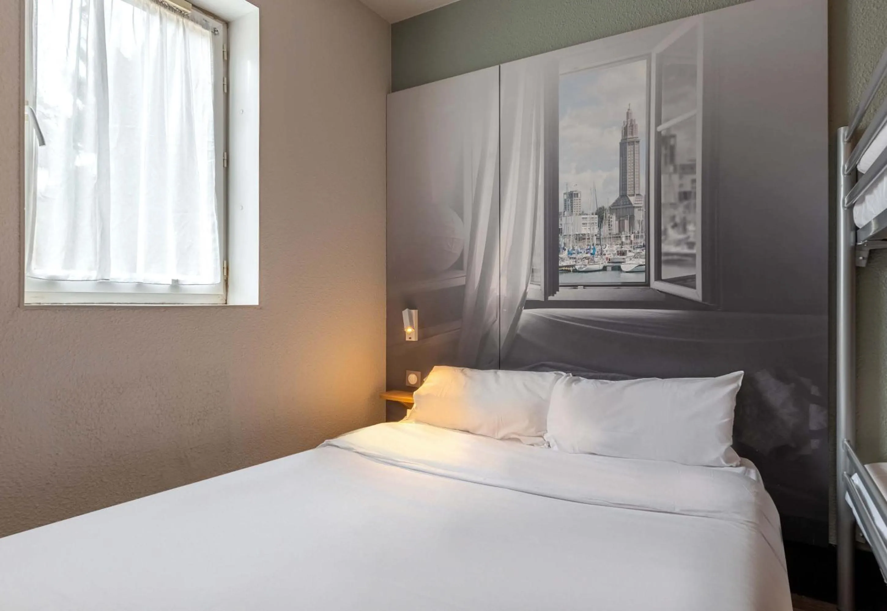 Bedroom, Bed in B&B HOTEL Le Havre Harfleur 2