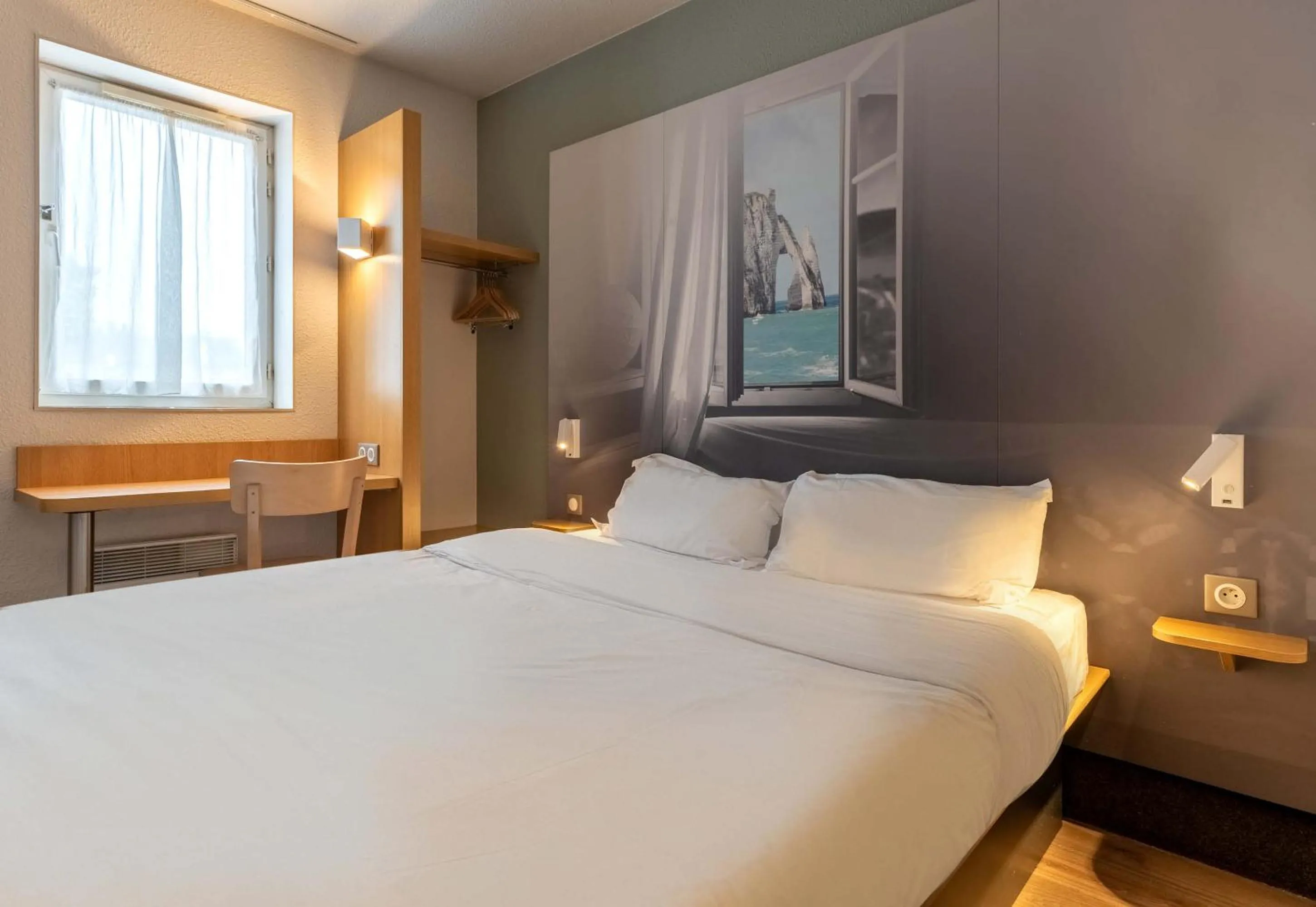 Bedroom, Bed in B&B HOTEL Le Havre Harfleur 2