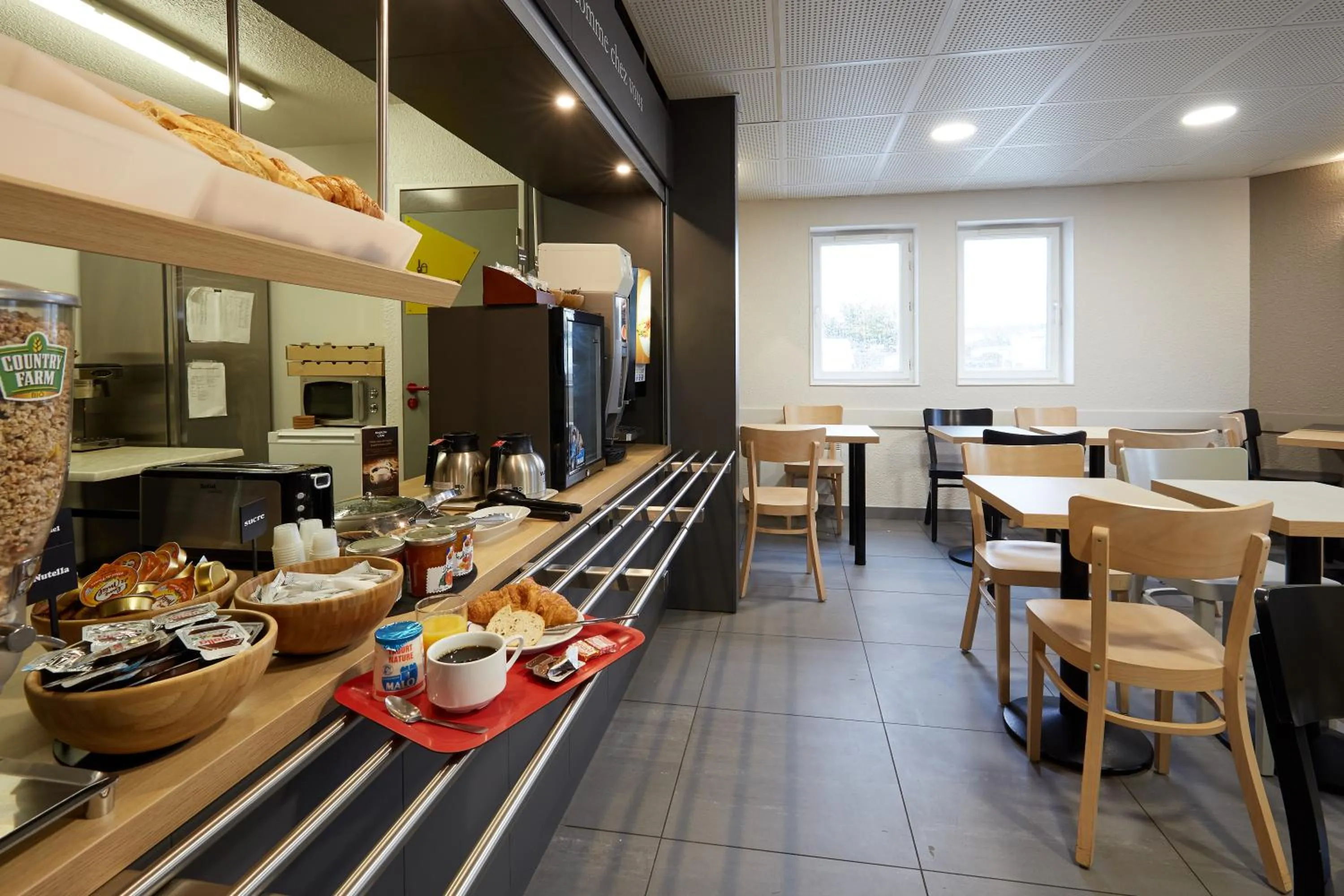 Buffet breakfast in B&B HOTEL Le Havre Harfleur 2