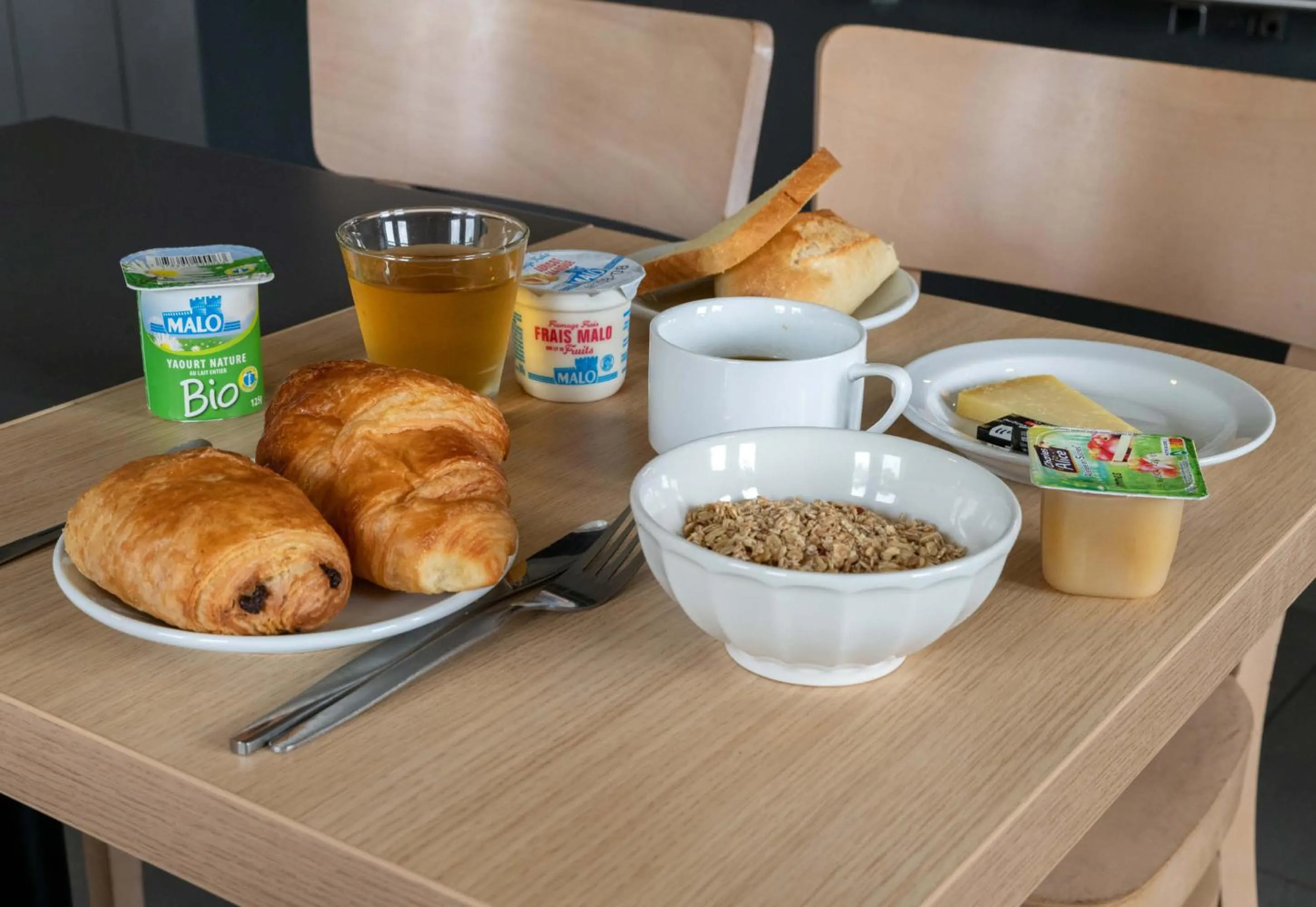 Breakfast in B&B HOTEL Le Havre Harfleur 2