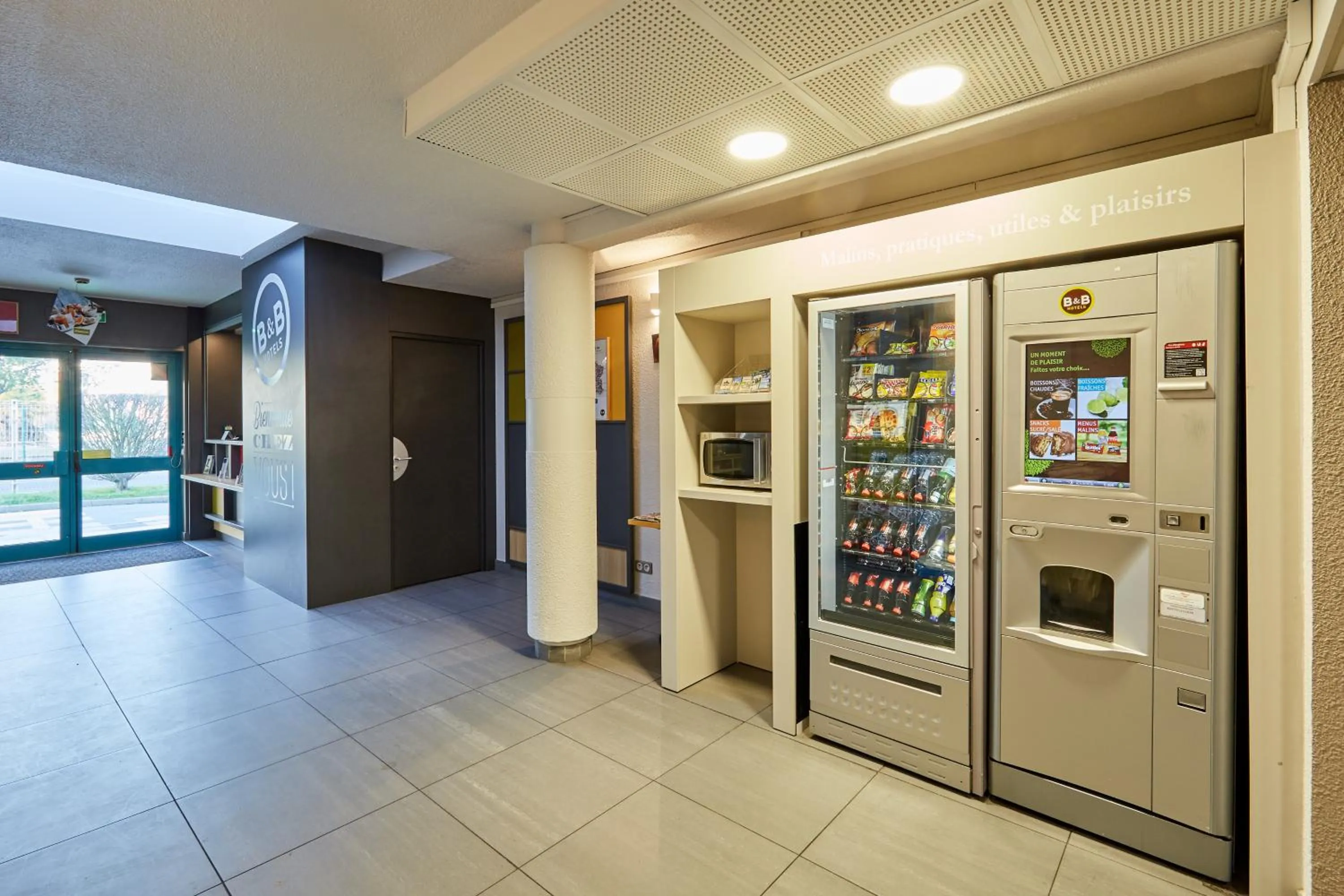 Food and drinks in B&B HOTEL Le Havre Harfleur 2