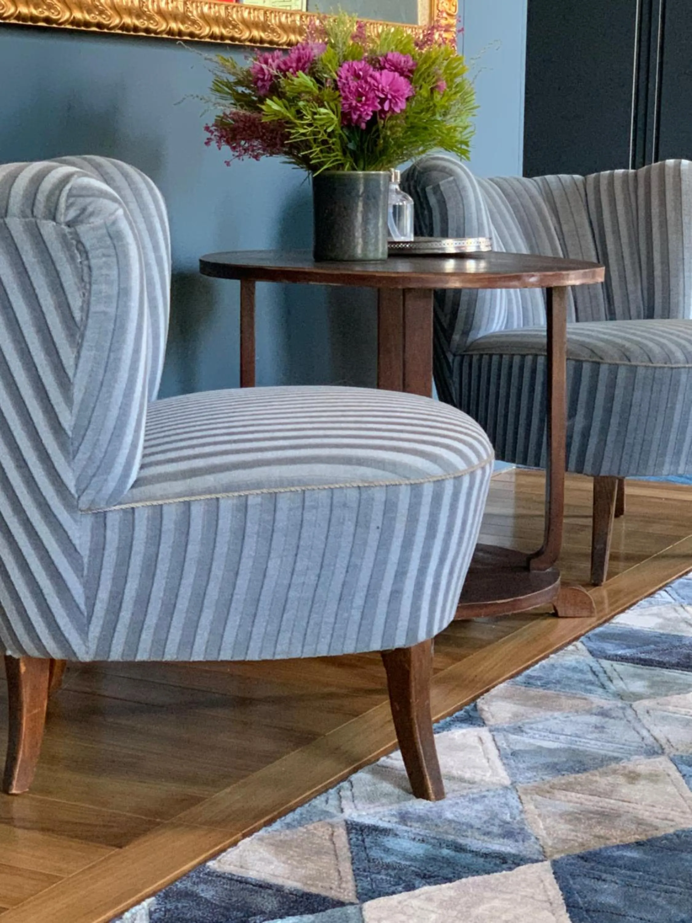 Seating area in Condes de Azevedo Palace Apartments