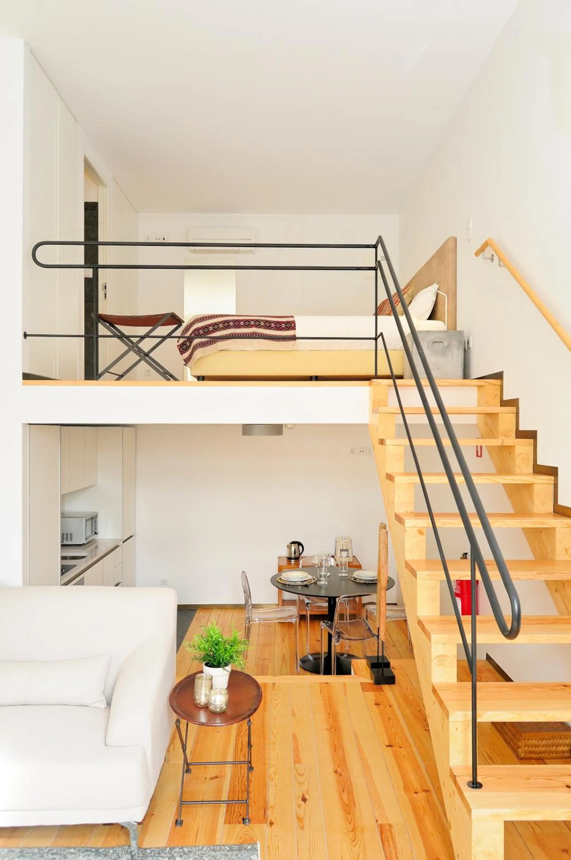 Living room in Condes de Azevedo Palace Apartments