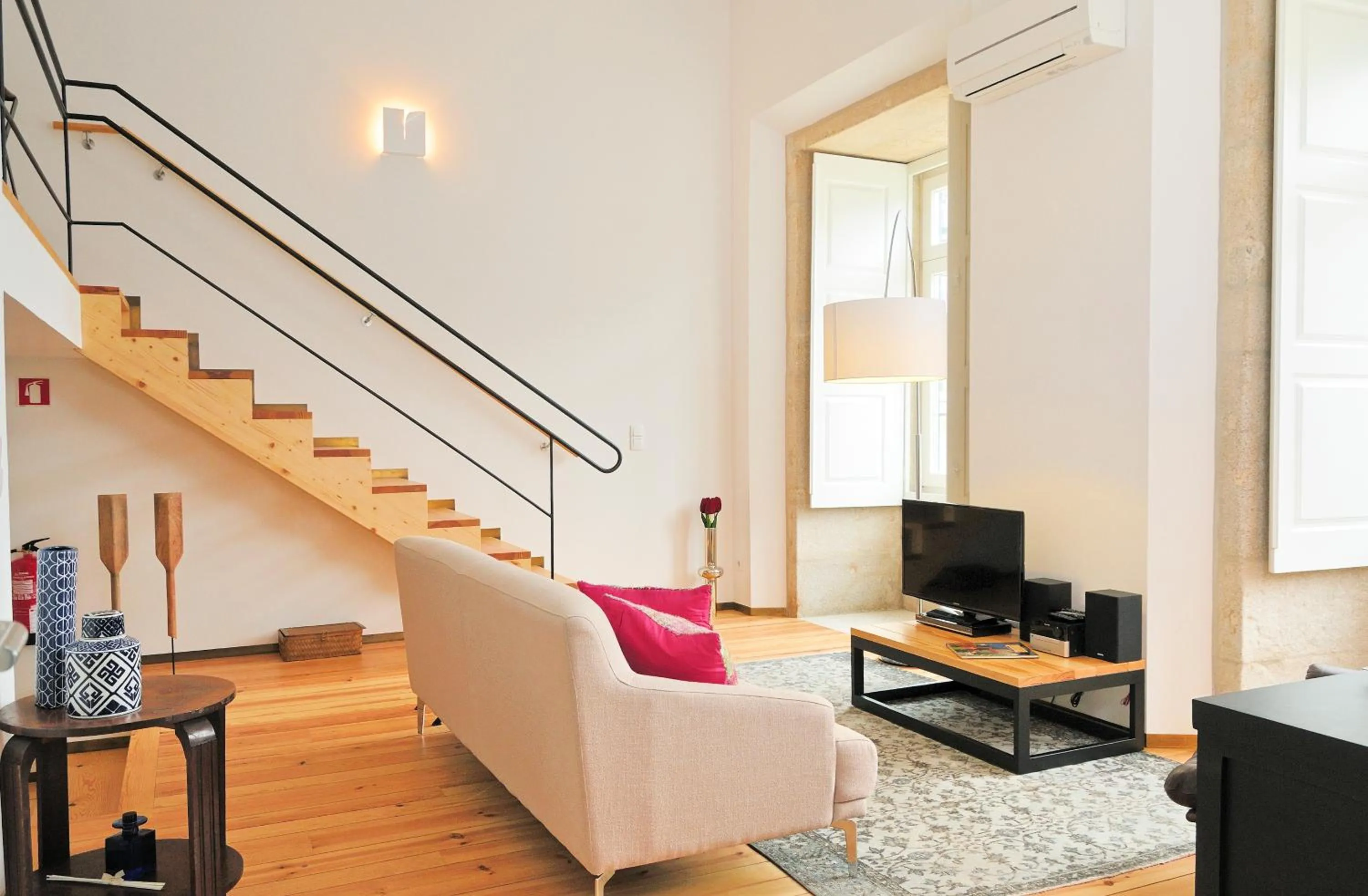 Living room in Condes de Azevedo Palace Apartments