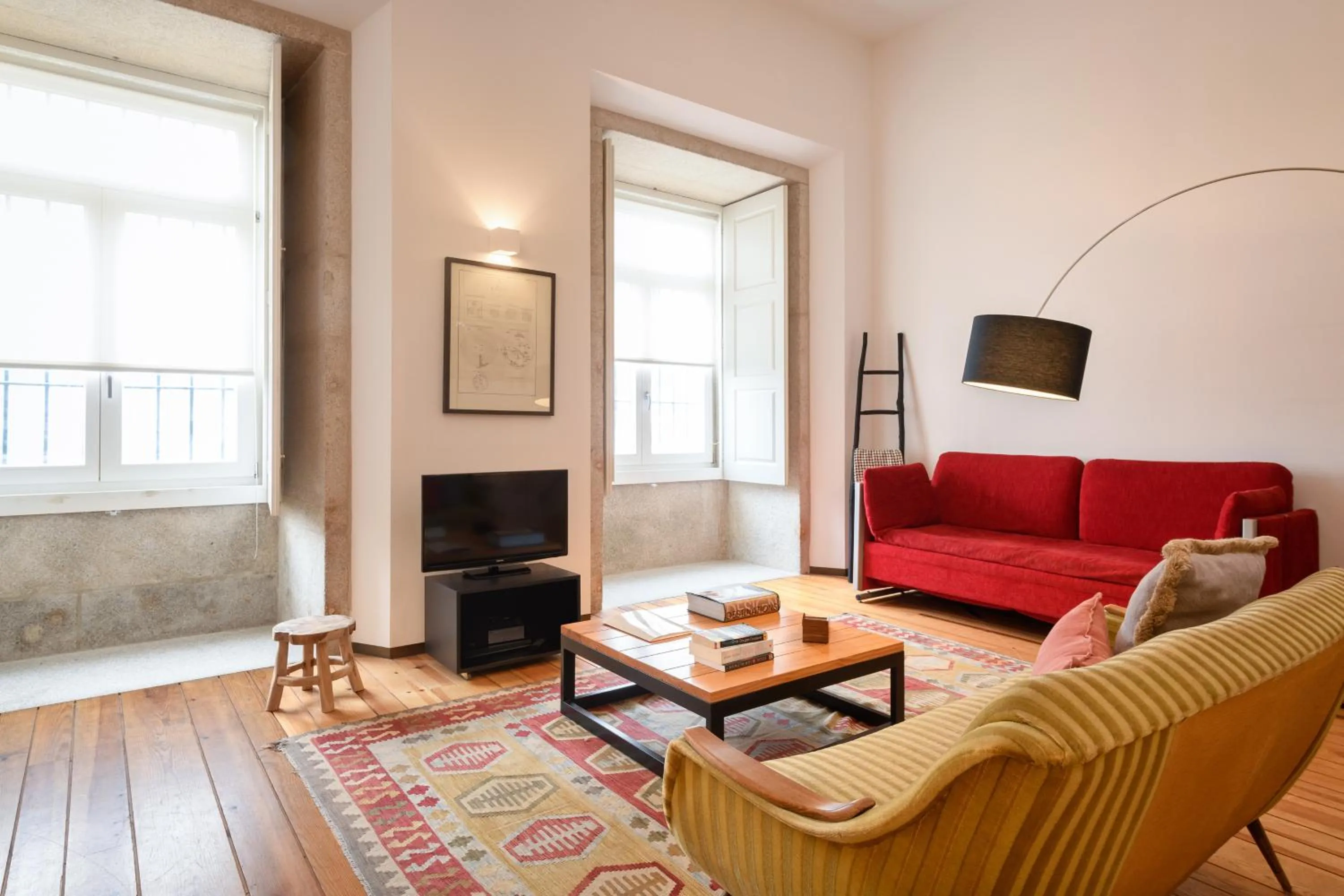 Living room in Condes de Azevedo Palace Apartments