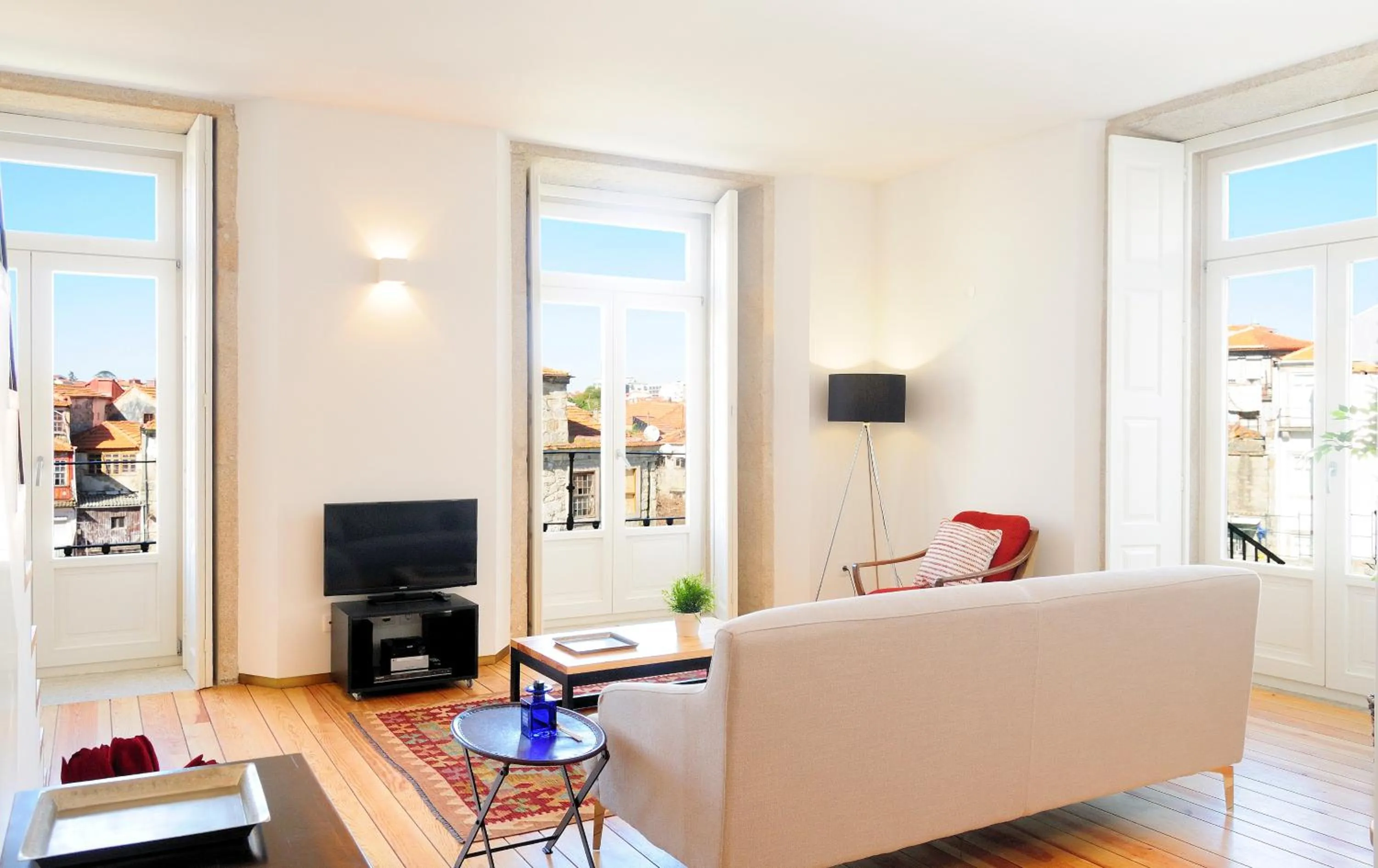 Living room in Condes de Azevedo Palace Apartments