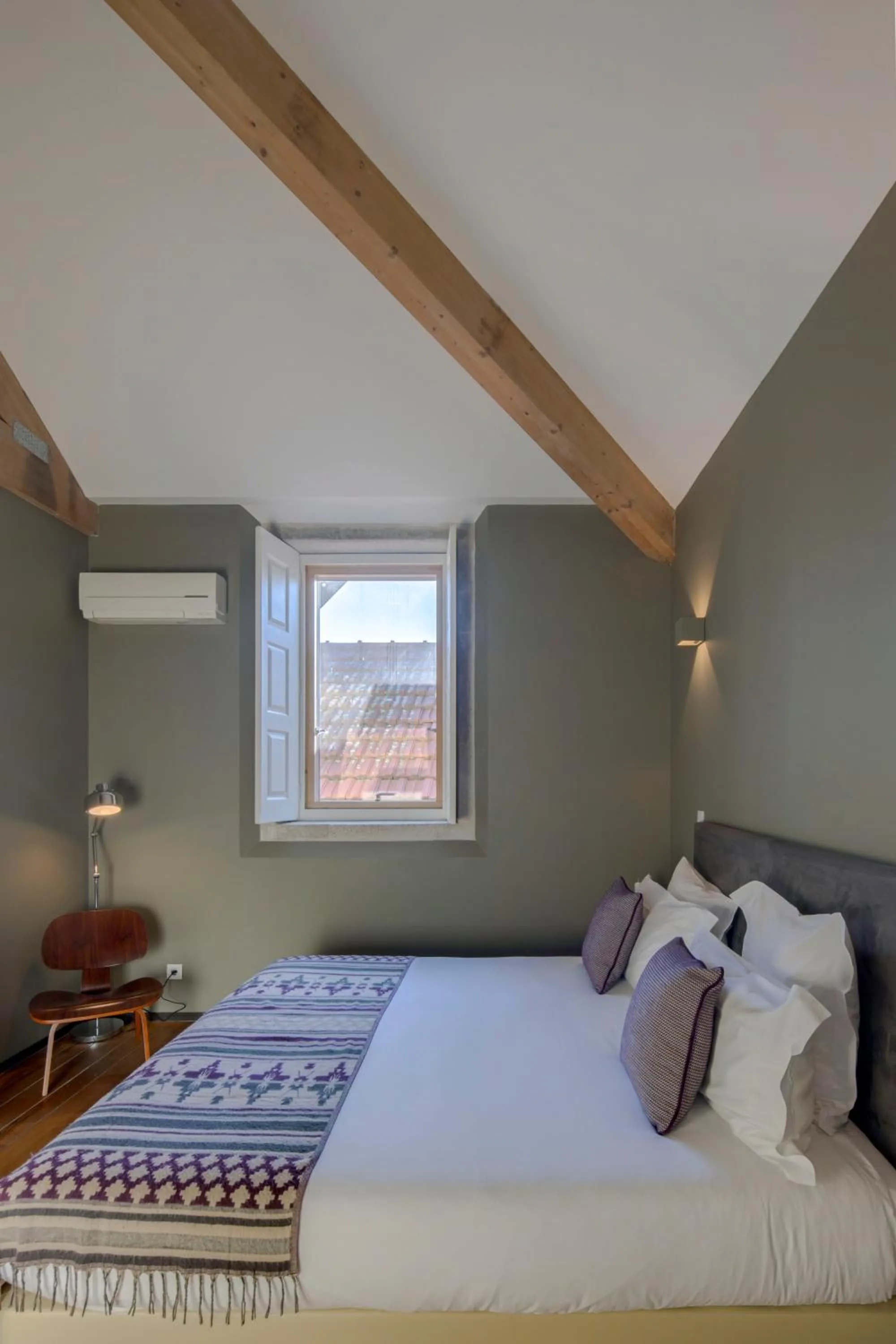 Bed in Condes de Azevedo Palace Apartments