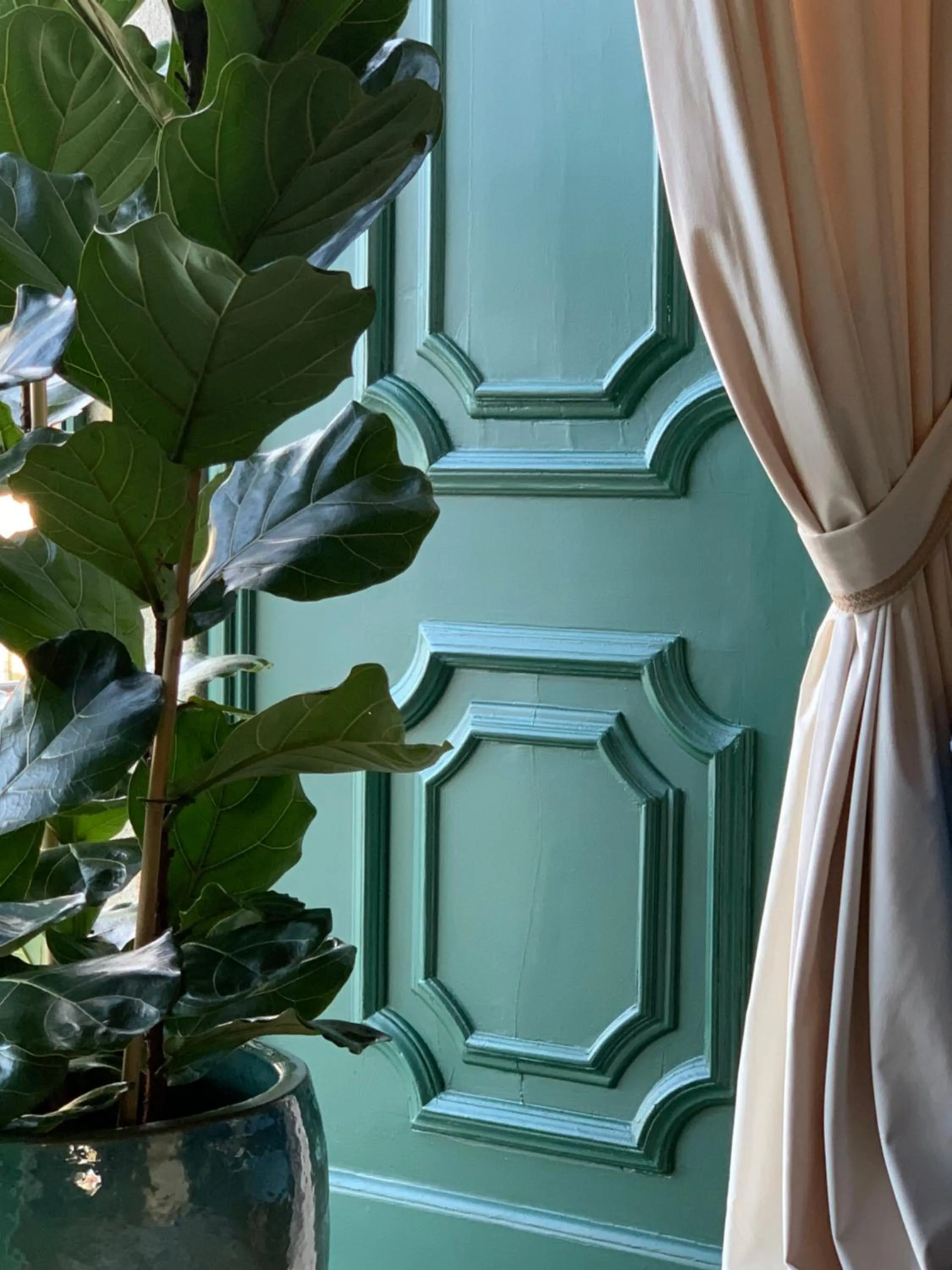 Decorative detail in Condes de Azevedo Palace Apartments