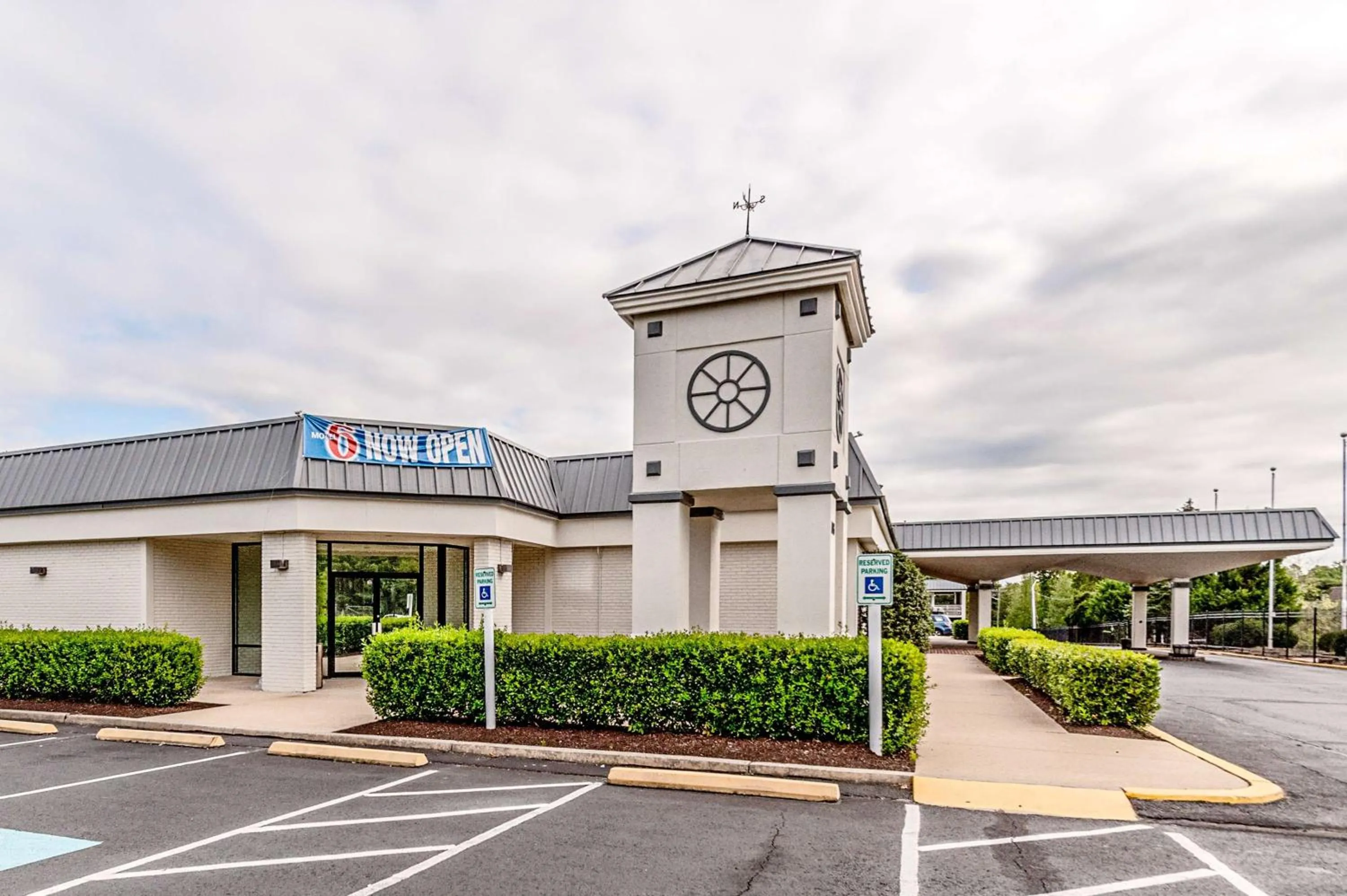 Property building in Motel 6-Dumfries, VA