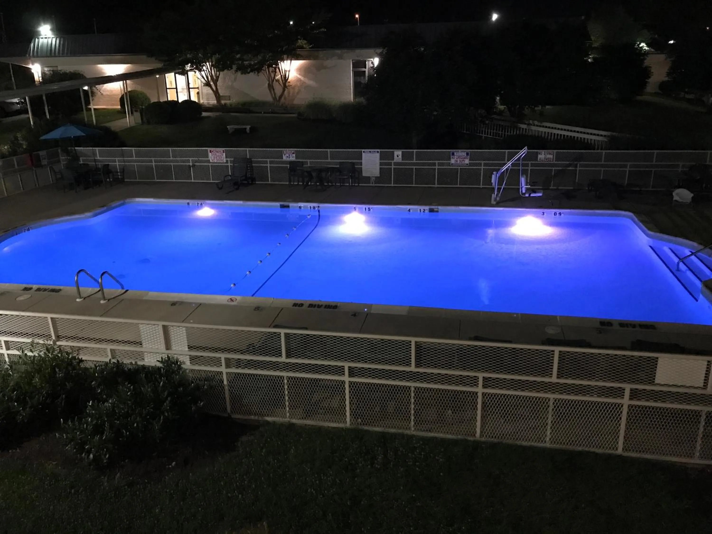 Swimming pool in Motel 6-Dumfries, VA