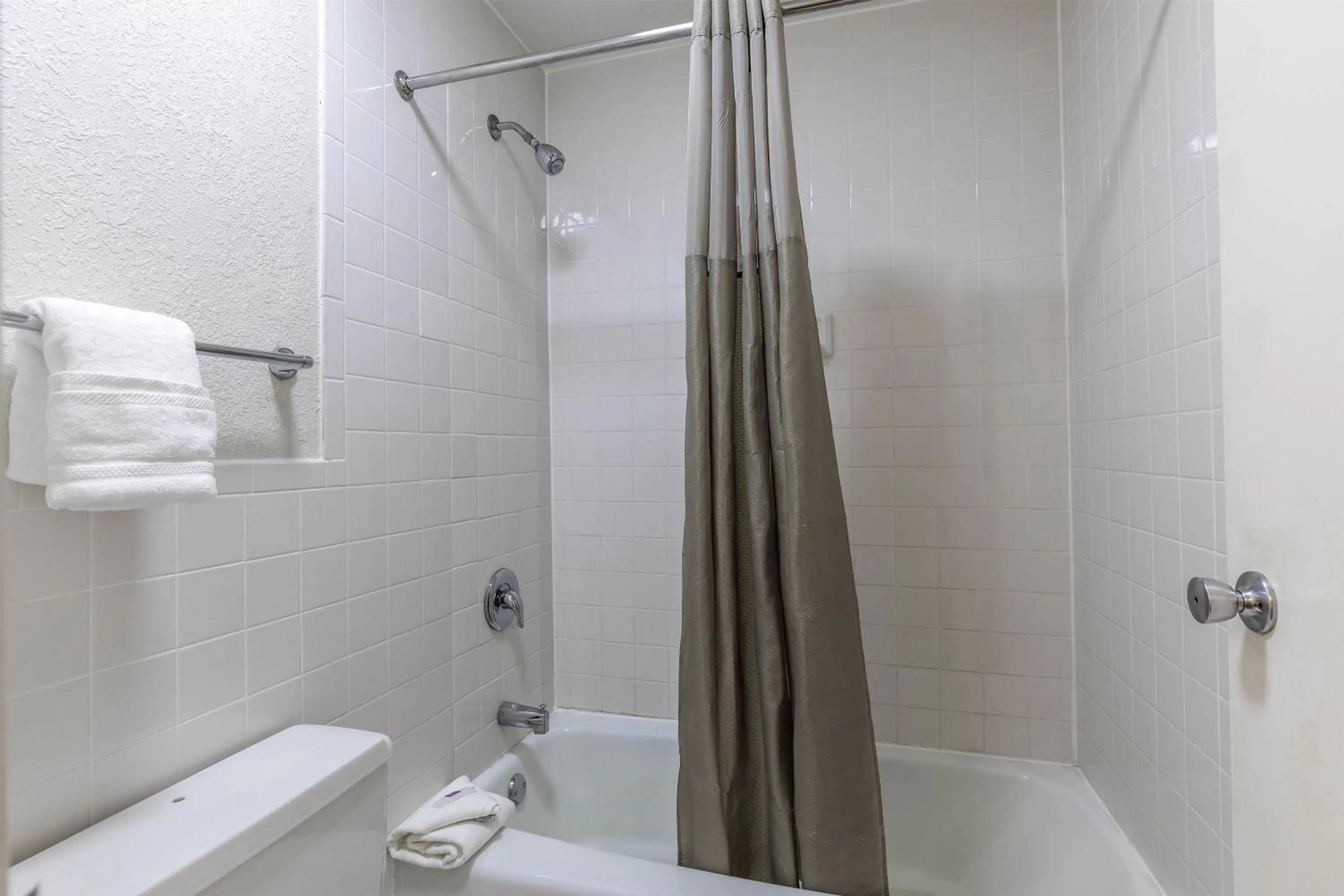 Bathroom in Motel 6-Dumfries, VA