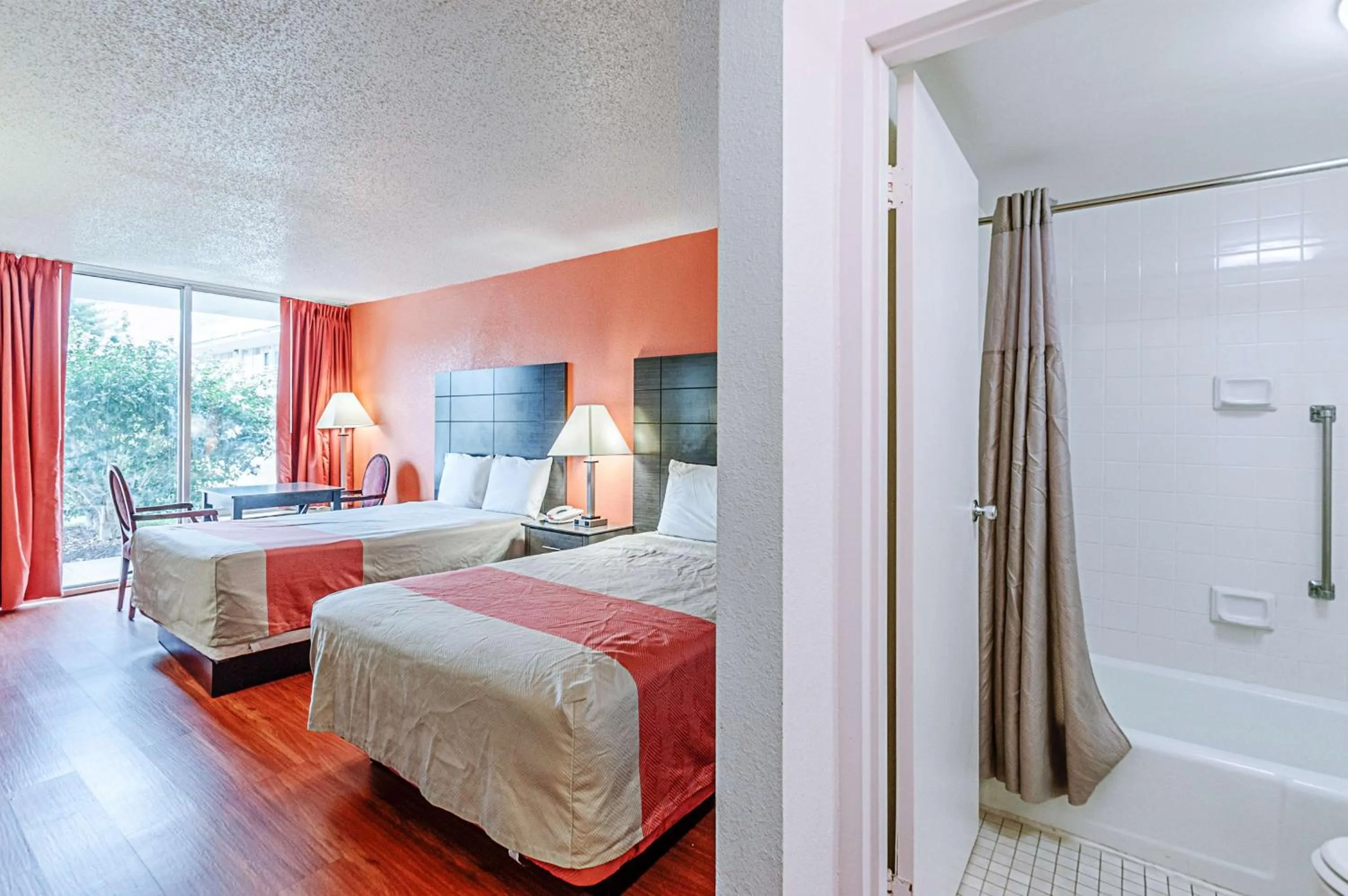 Photo of the whole room, Bed in Motel 6-Dumfries, VA