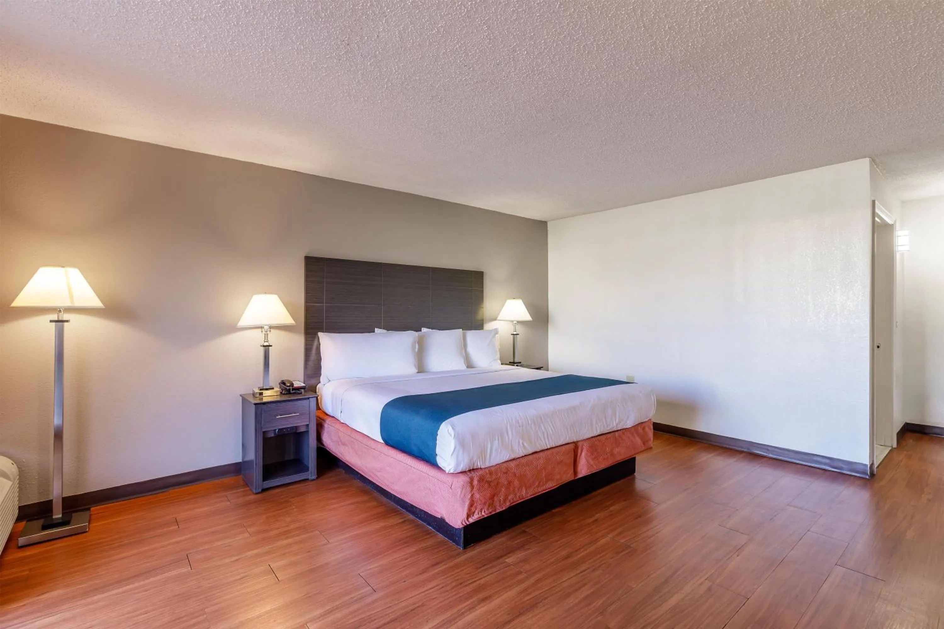 Bedroom, Bed in Motel 6-Dumfries, VA