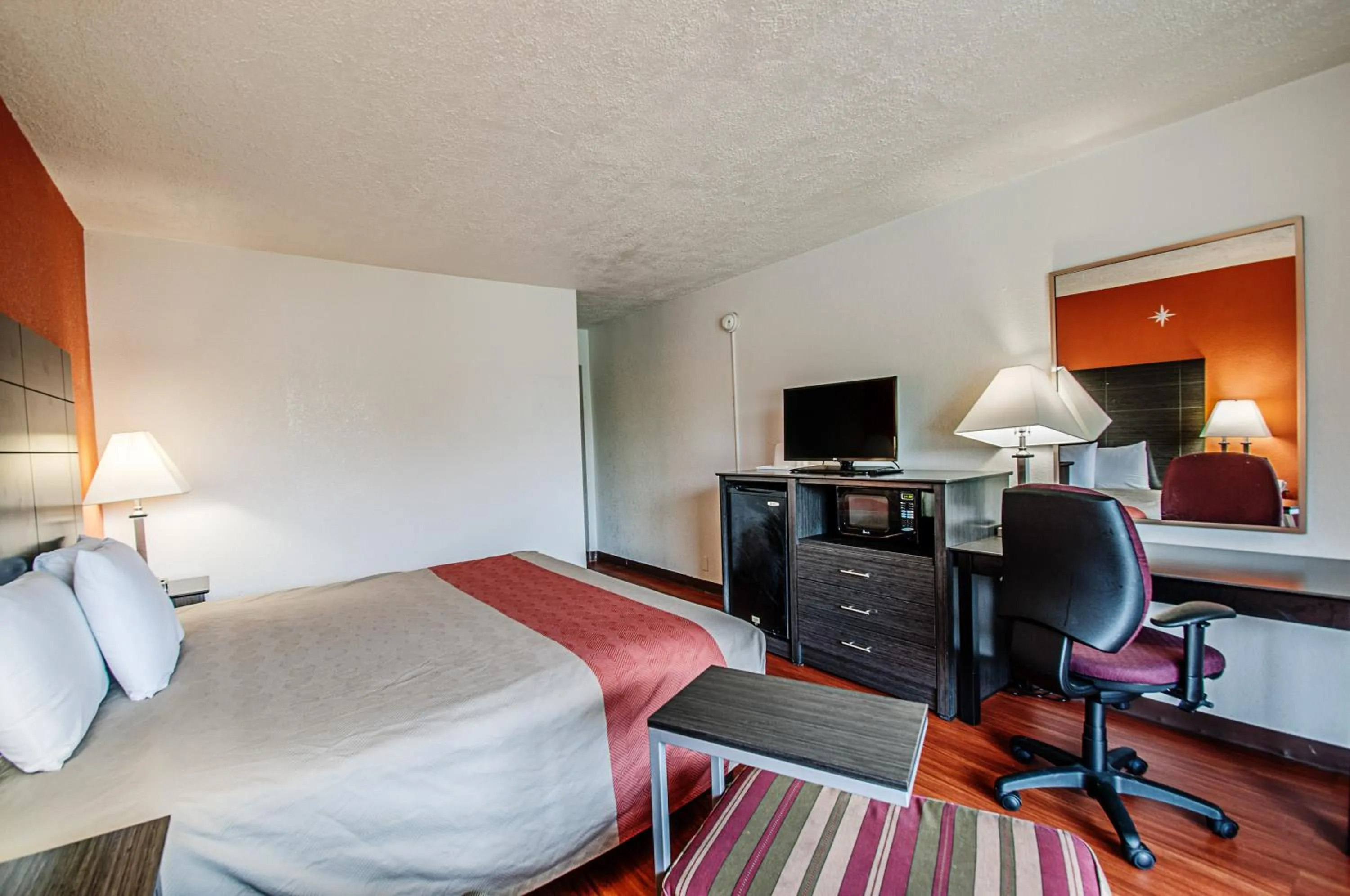 Bedroom, Bed in Motel 6-Dumfries, VA