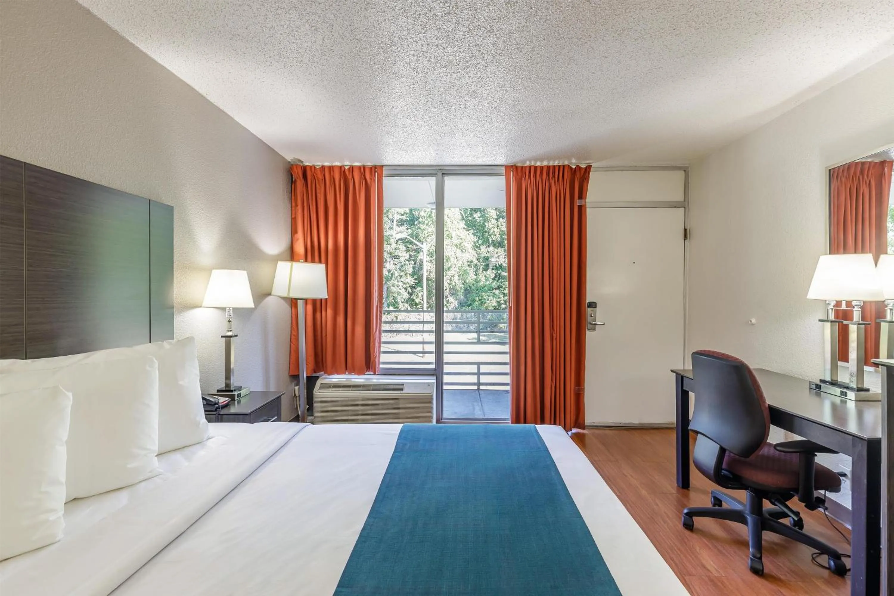 Bedroom, Bed in Motel 6-Dumfries, VA