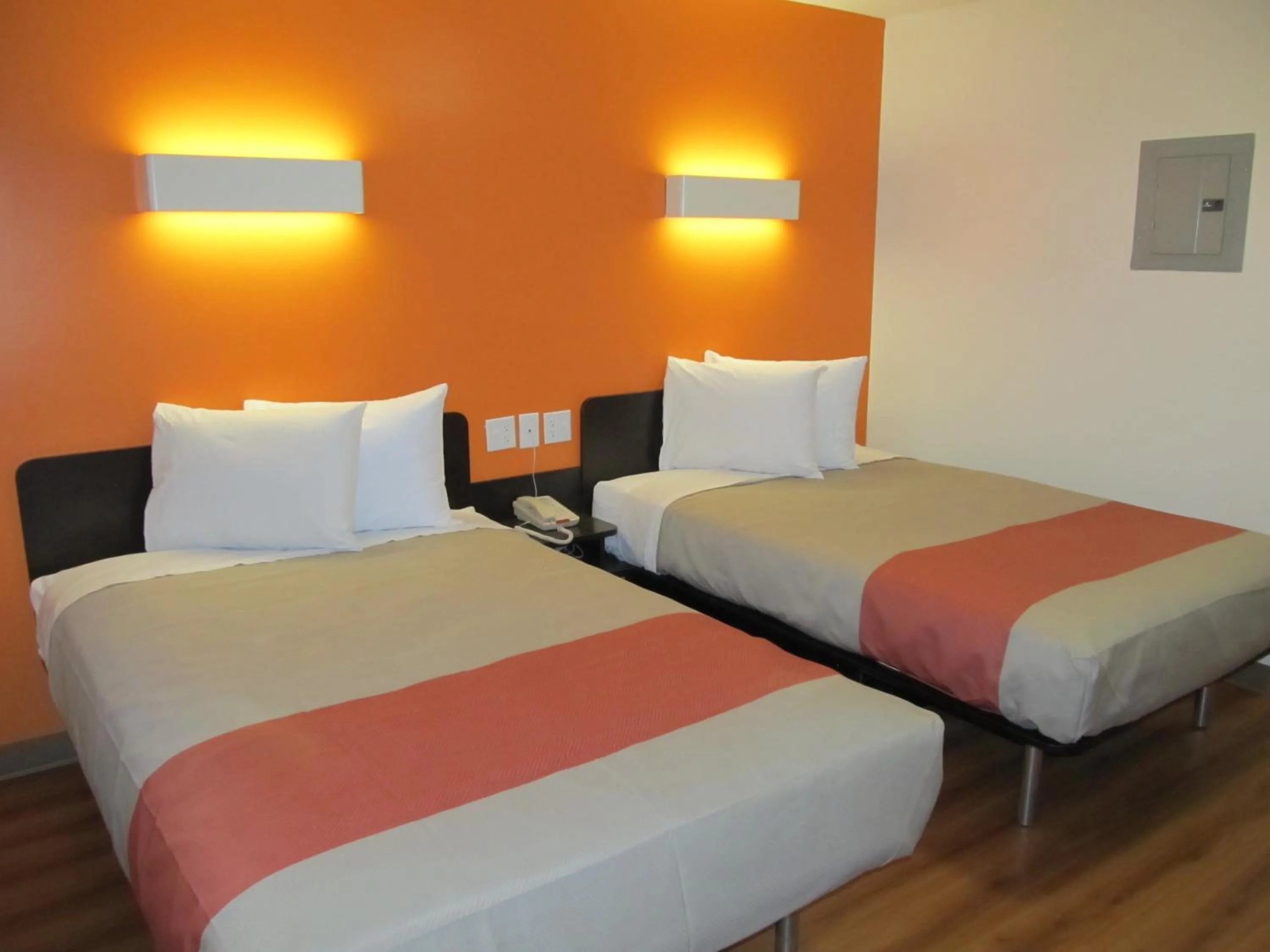 Staff, Bed in Motel 6-Augusta, GA - Fort Gordon