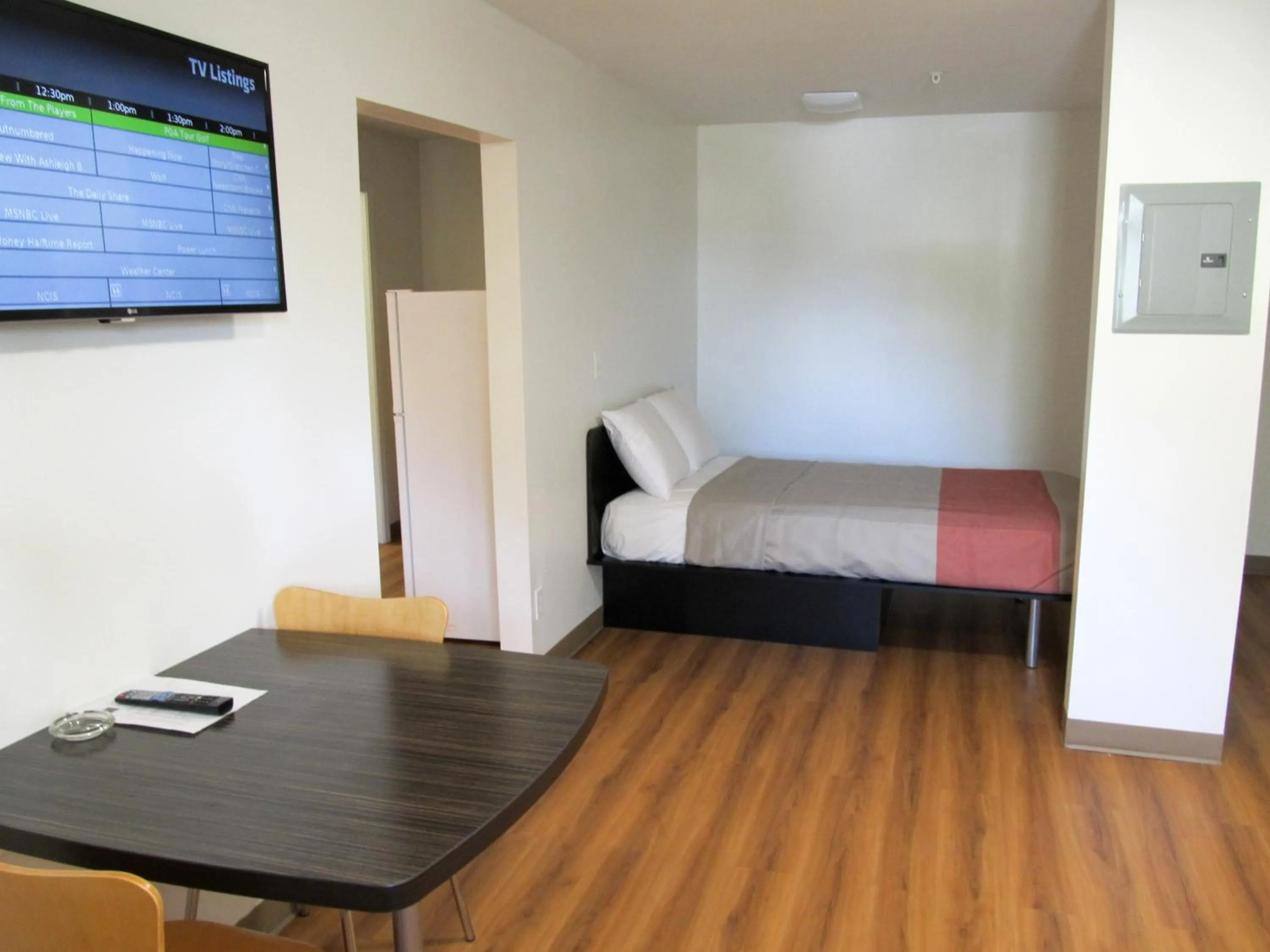 Bedroom, Bed in Motel 6-Augusta, GA - Fort Gordon