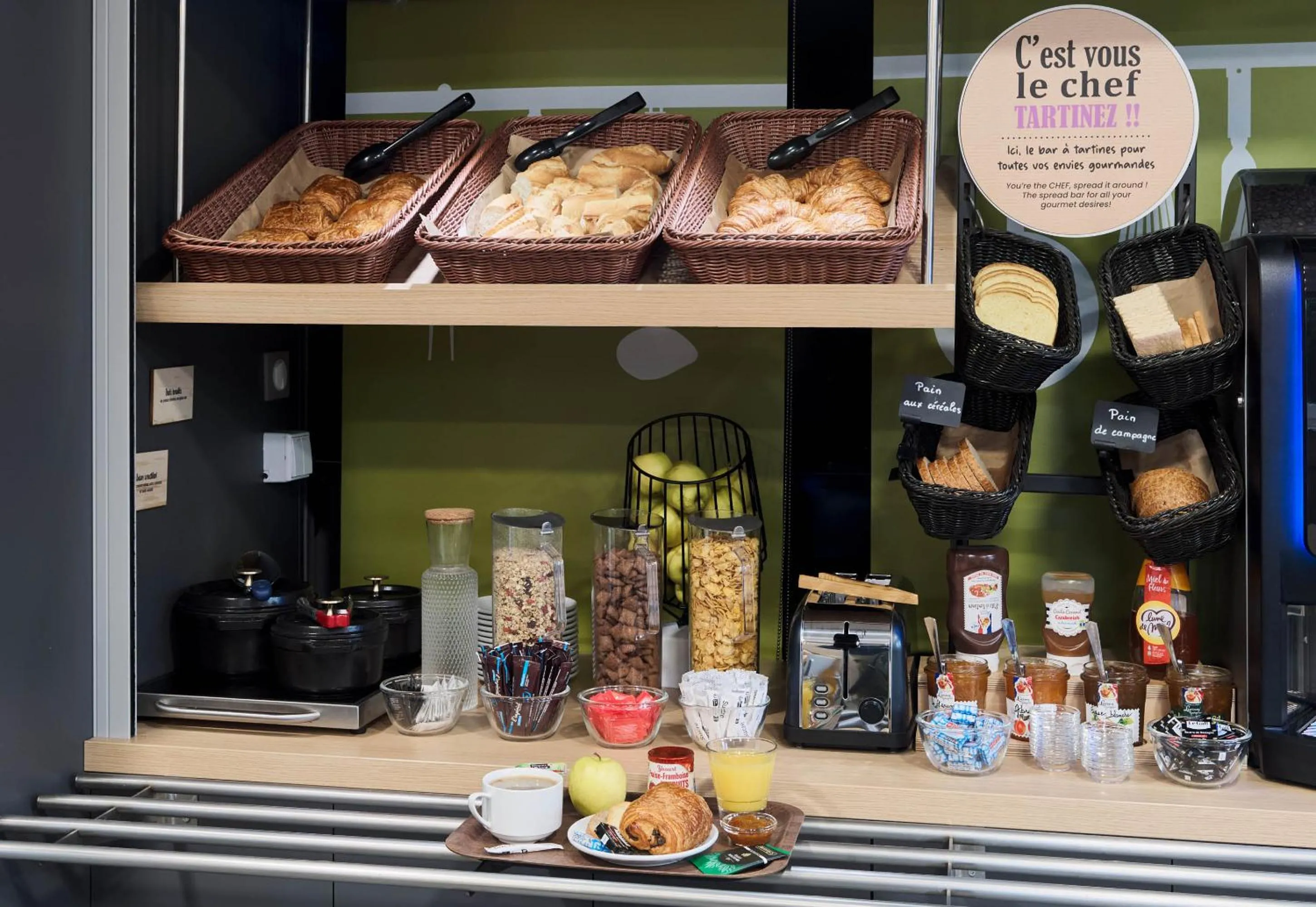 Buffet breakfast in B&B HOTEL Saint-Michel sur Orge