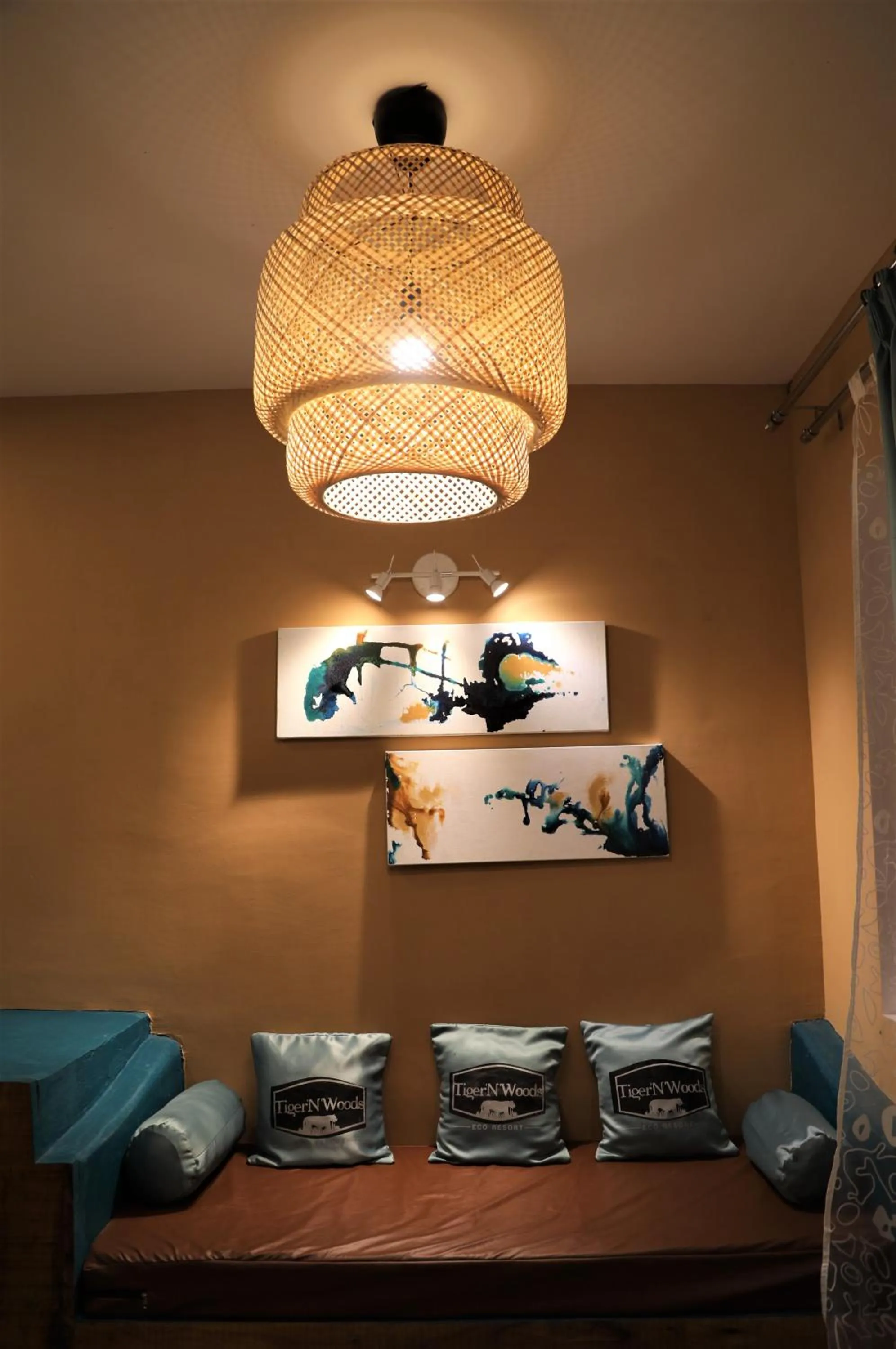 Seating area in Tiger N Woods Resort