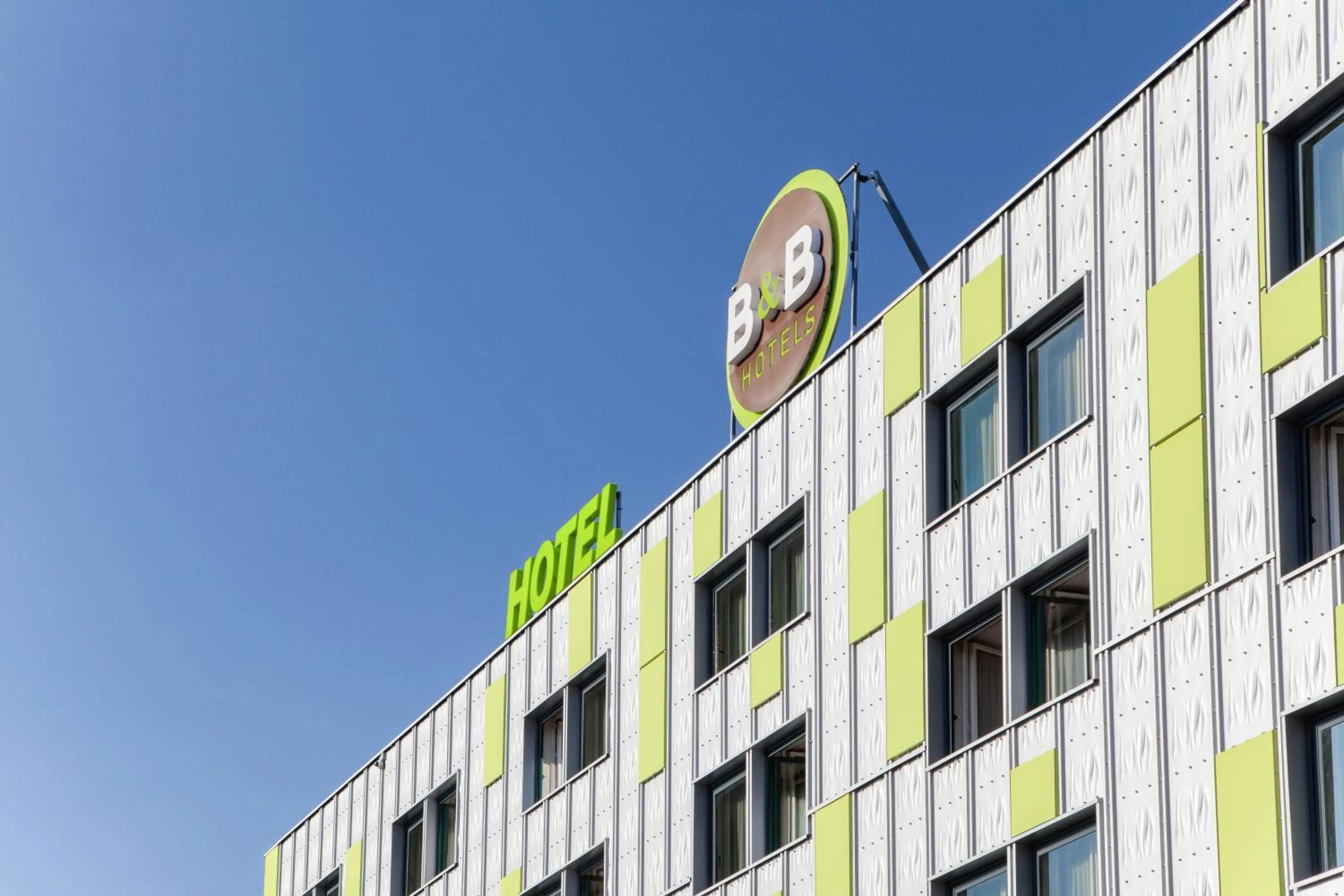 Facade/entrance in B&B HOTEL Orly Rungis Aéroport 2 étoiles