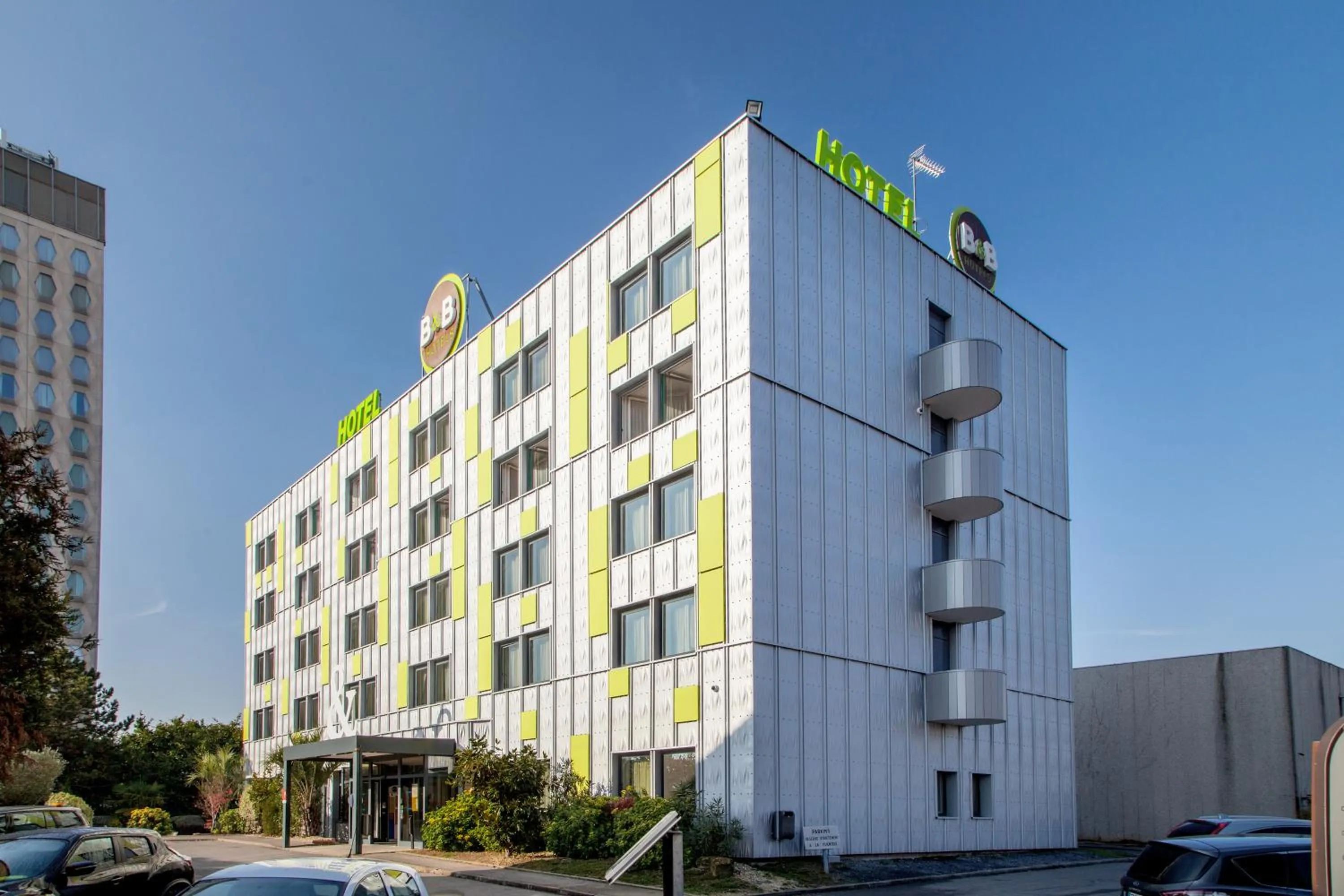 Facade/entrance in B&B HOTEL Orly Rungis Aéroport 2 étoiles