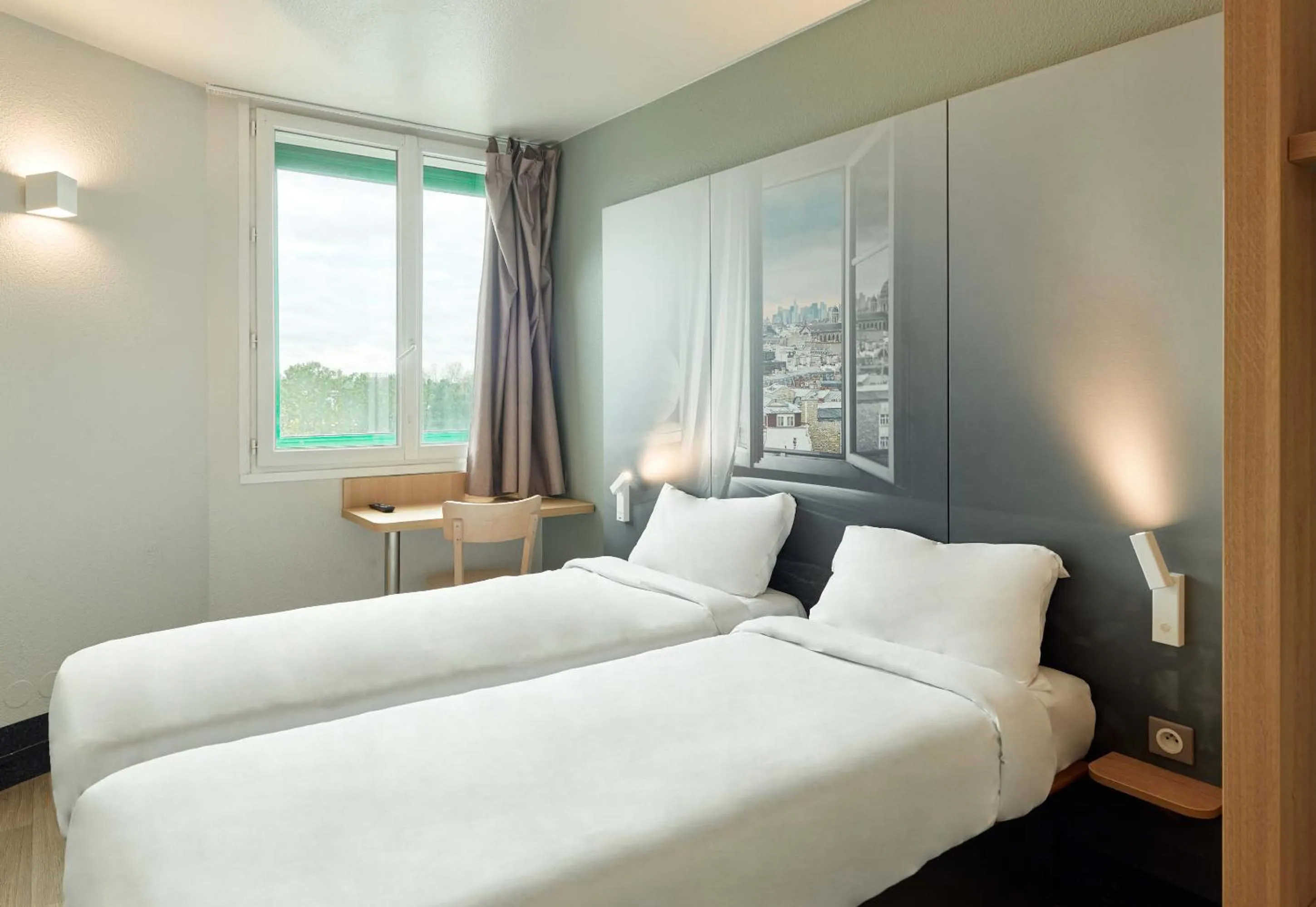 Bedroom, Bed in B&B HOTEL Orly Rungis Aéroport 2 étoiles