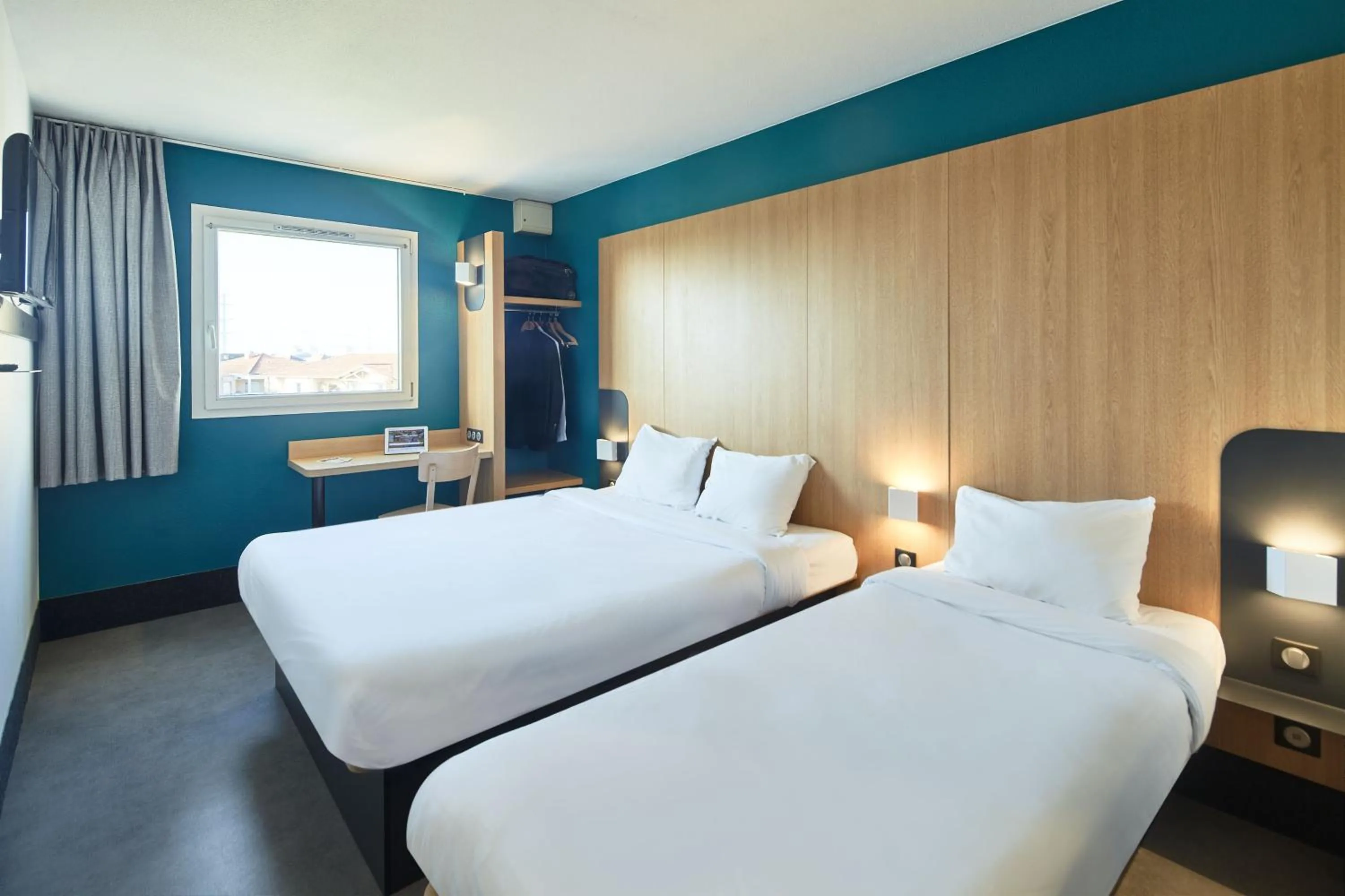Bedroom, Bed in B&B HOTEL Orly Chevilly-Larue - Nationale 7