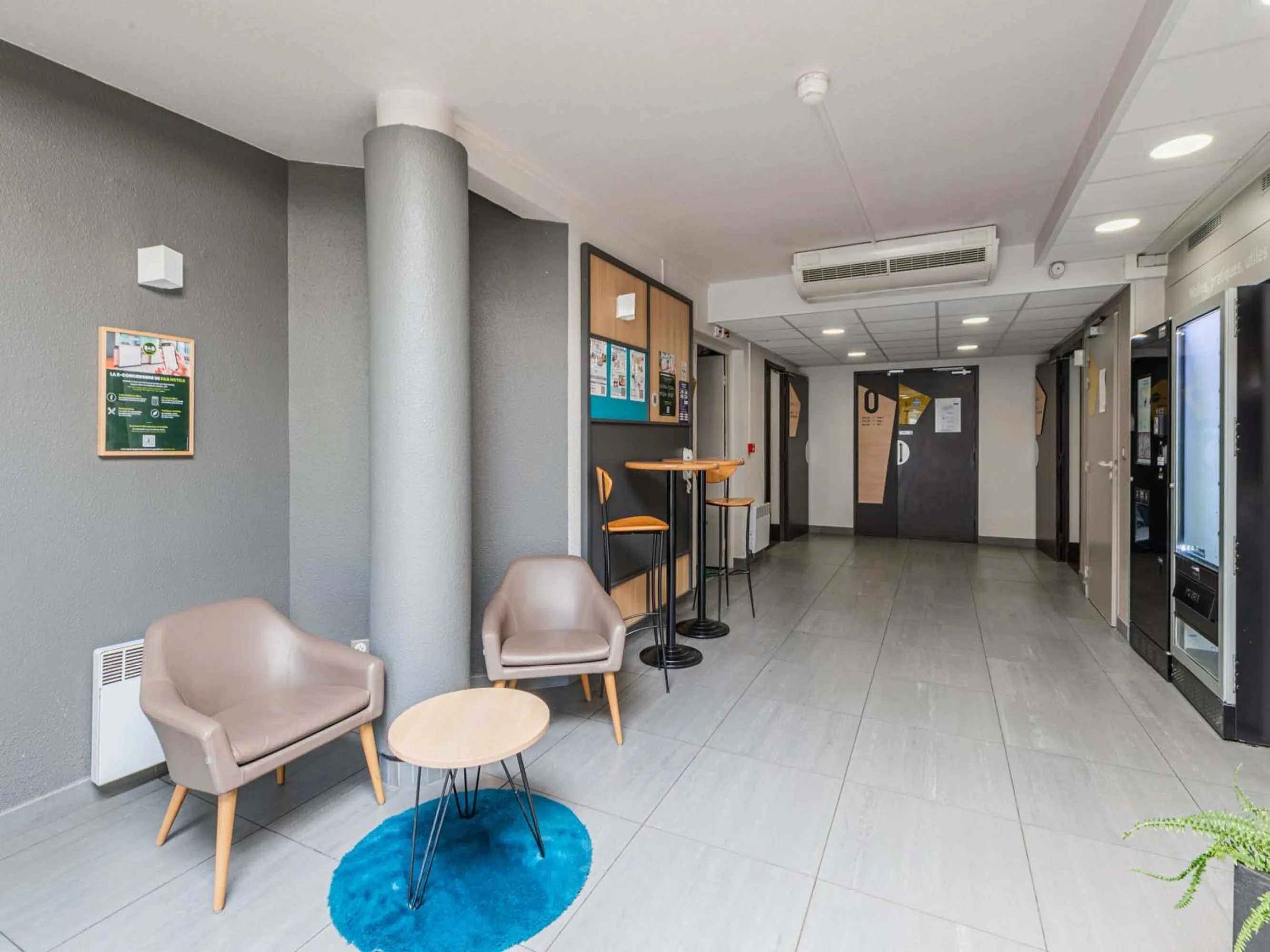 Lobby or reception in B&B HOTEL Strasbourg Sud Ostwald