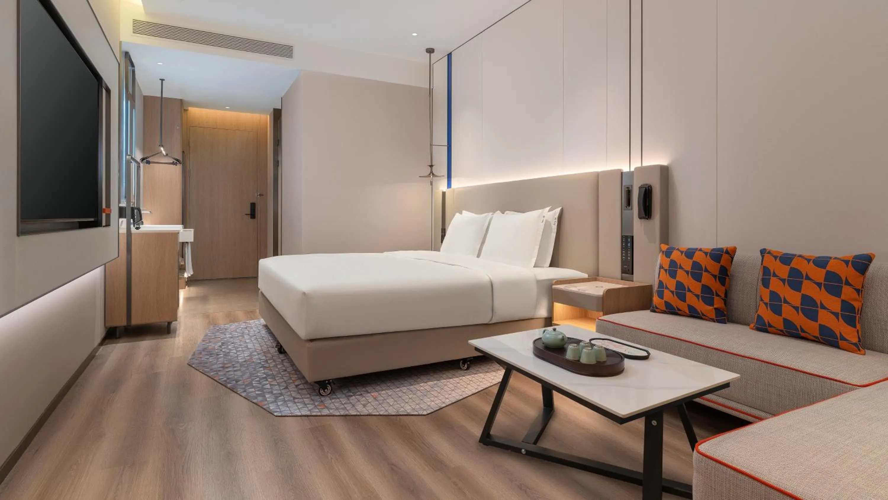 Photo of the whole room in Holiday Inn Express Kunming Dianchi Rixin Road by IHG