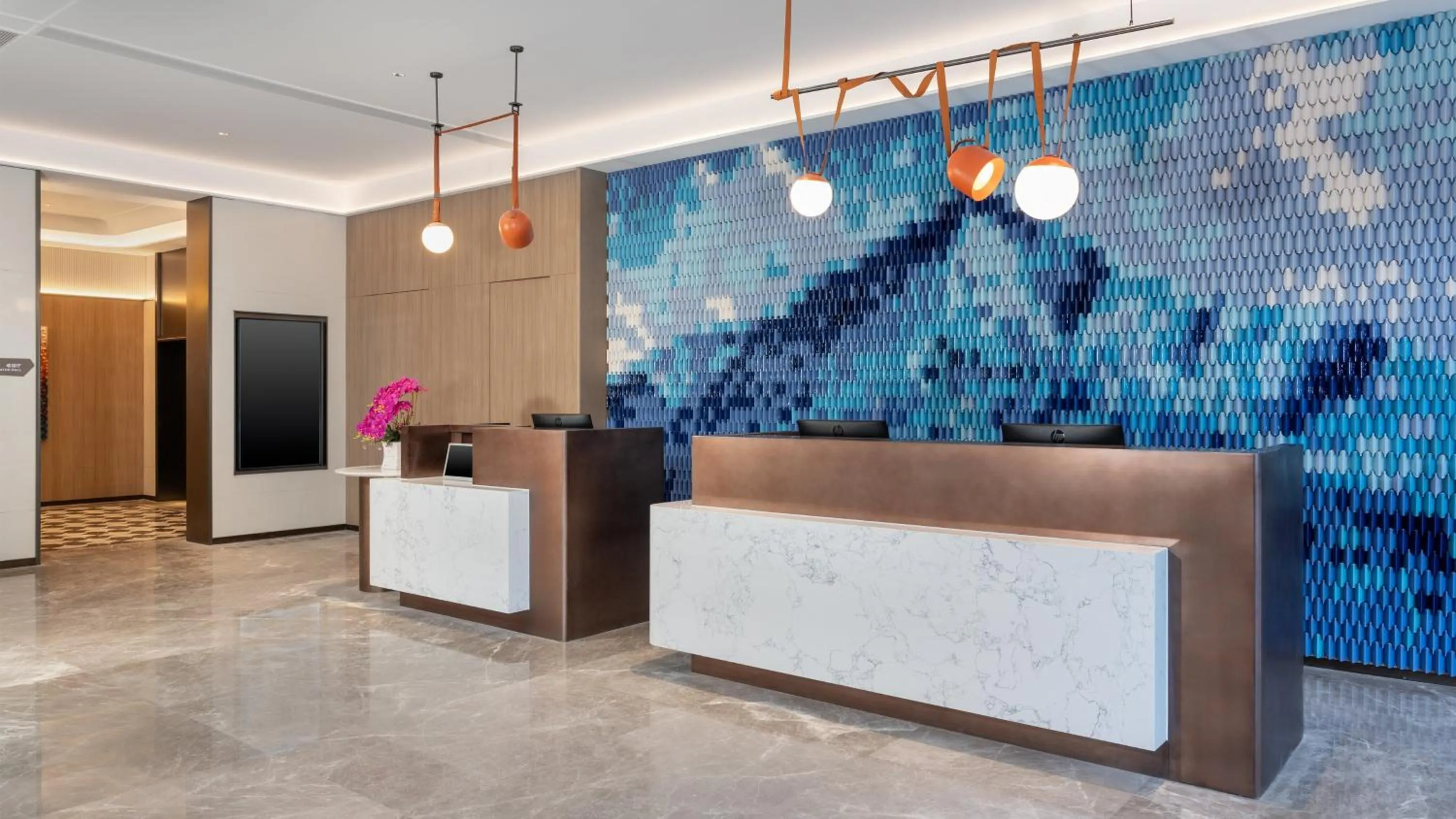 Property building in Holiday Inn Express Kunming Dianchi Rixin Road by IHG