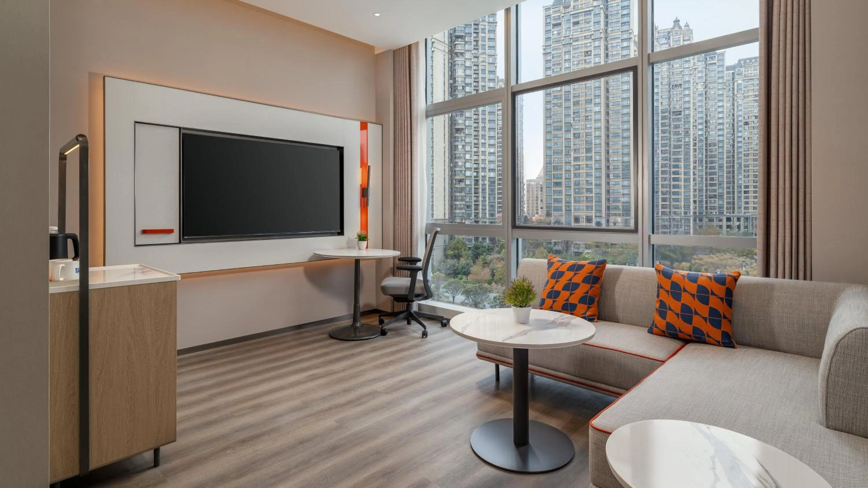 Photo of the whole room in Holiday Inn Express Kunming Dianchi Rixin Road by IHG