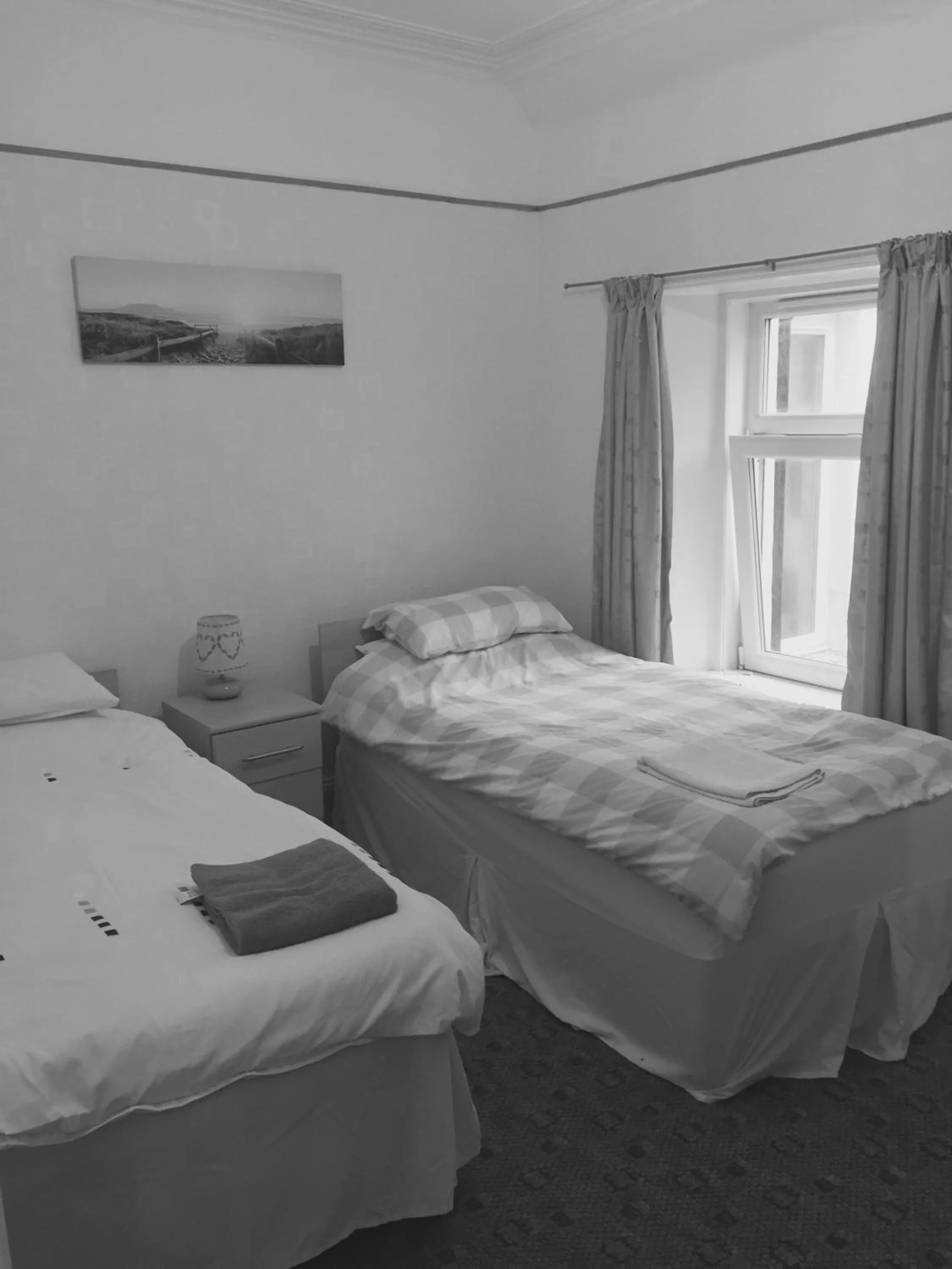 Property building, Bed in Grant Arms Hotel