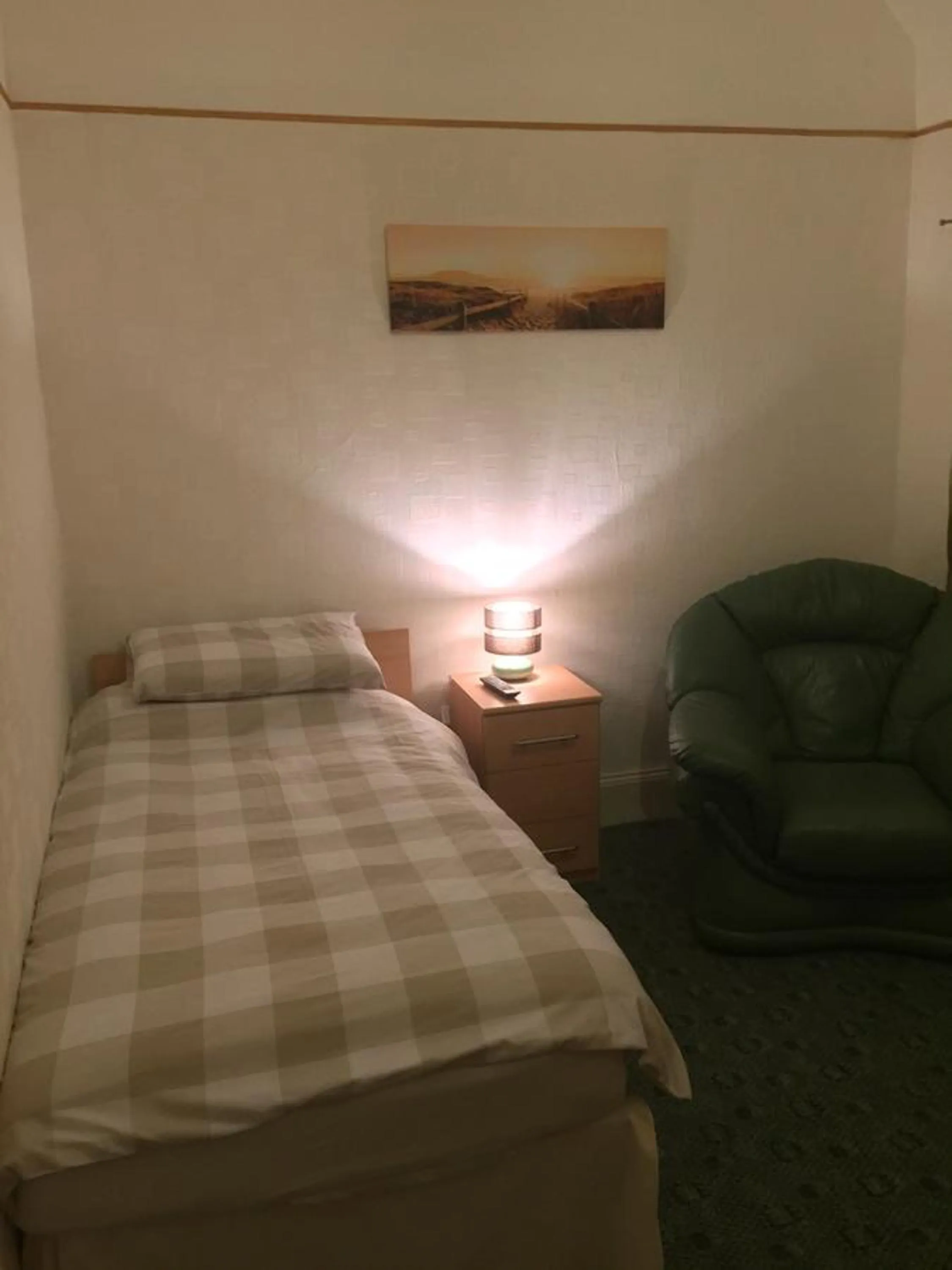 View (from property/room), Bed in Grant Arms Hotel