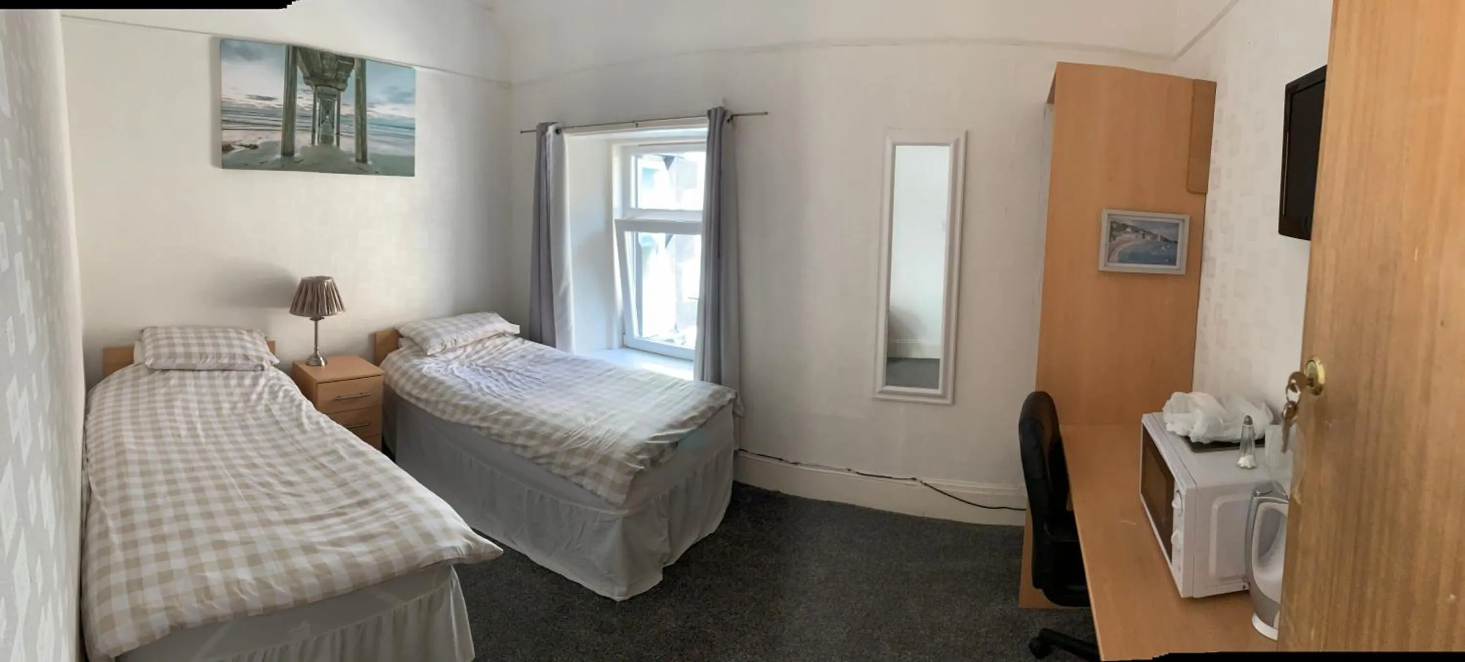 Bed in Grant Arms Hotel