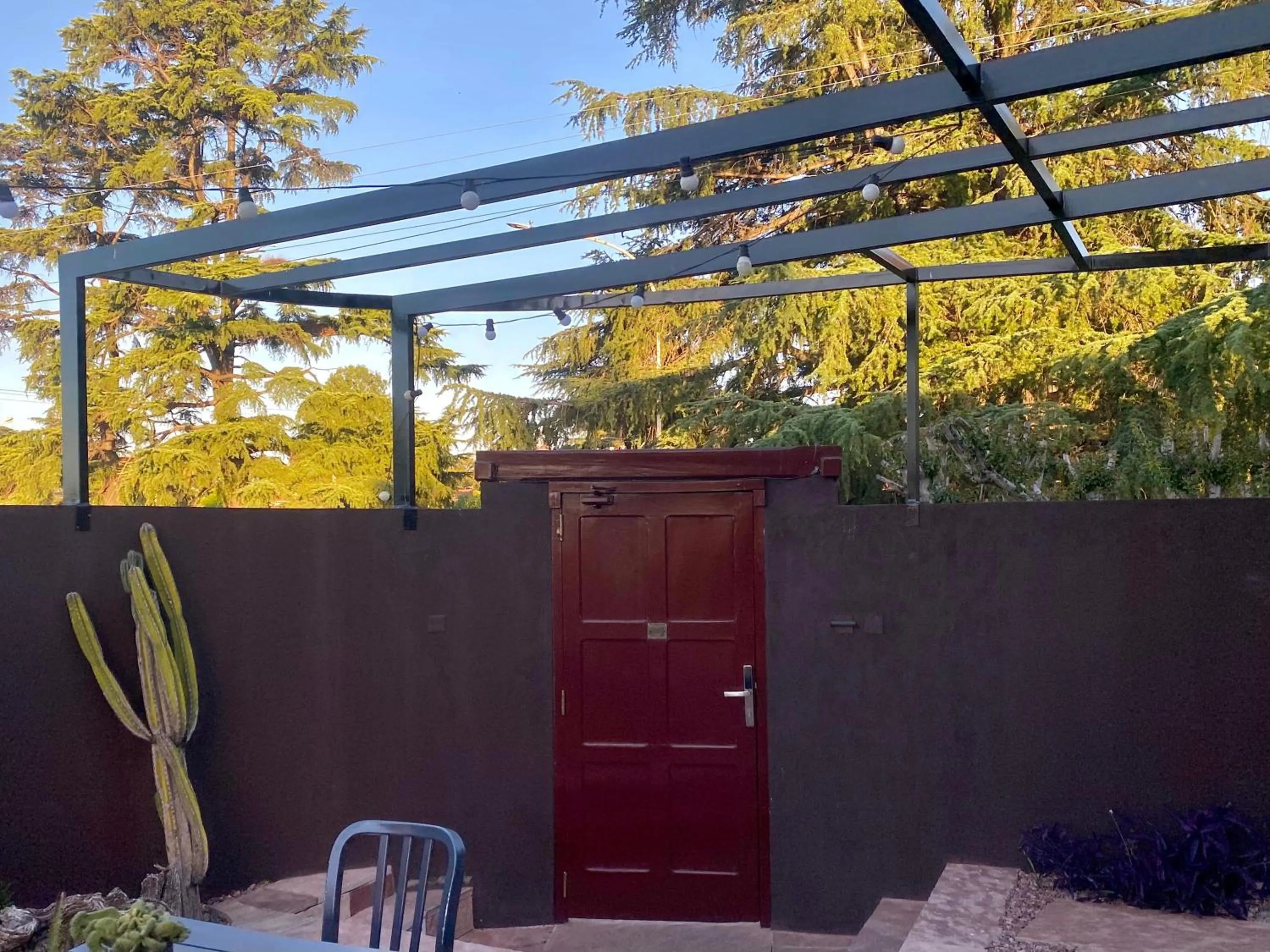 EZE Inn Boutique Hotel